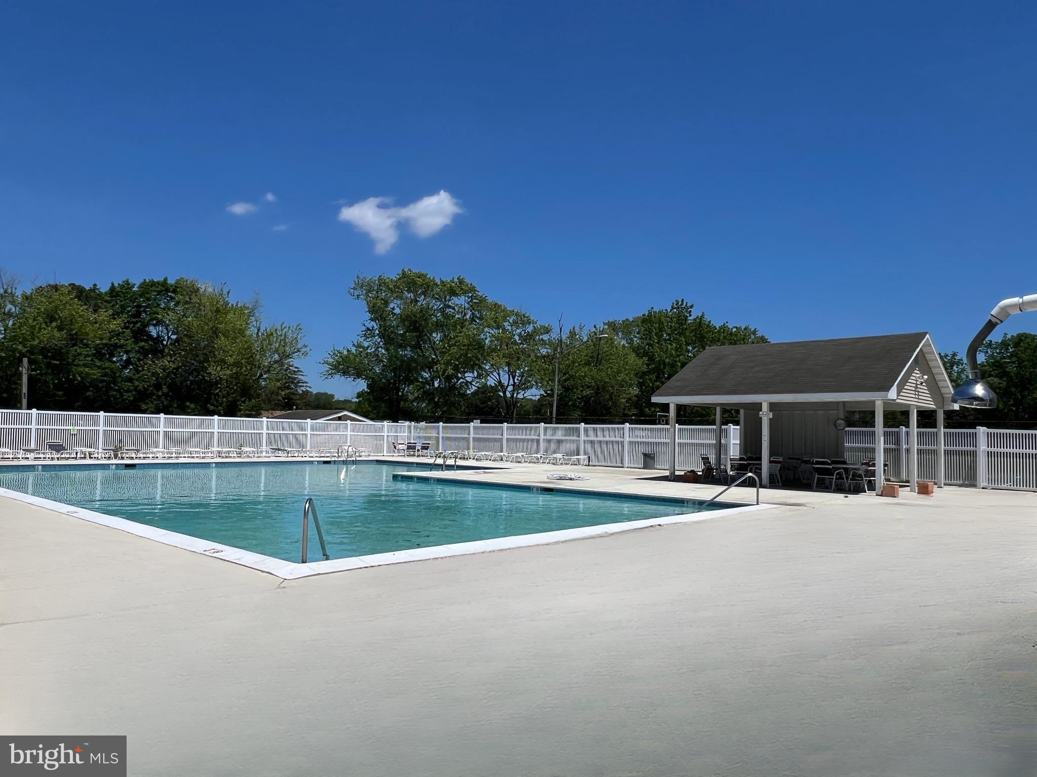 ANGOLA BEACH - Residential