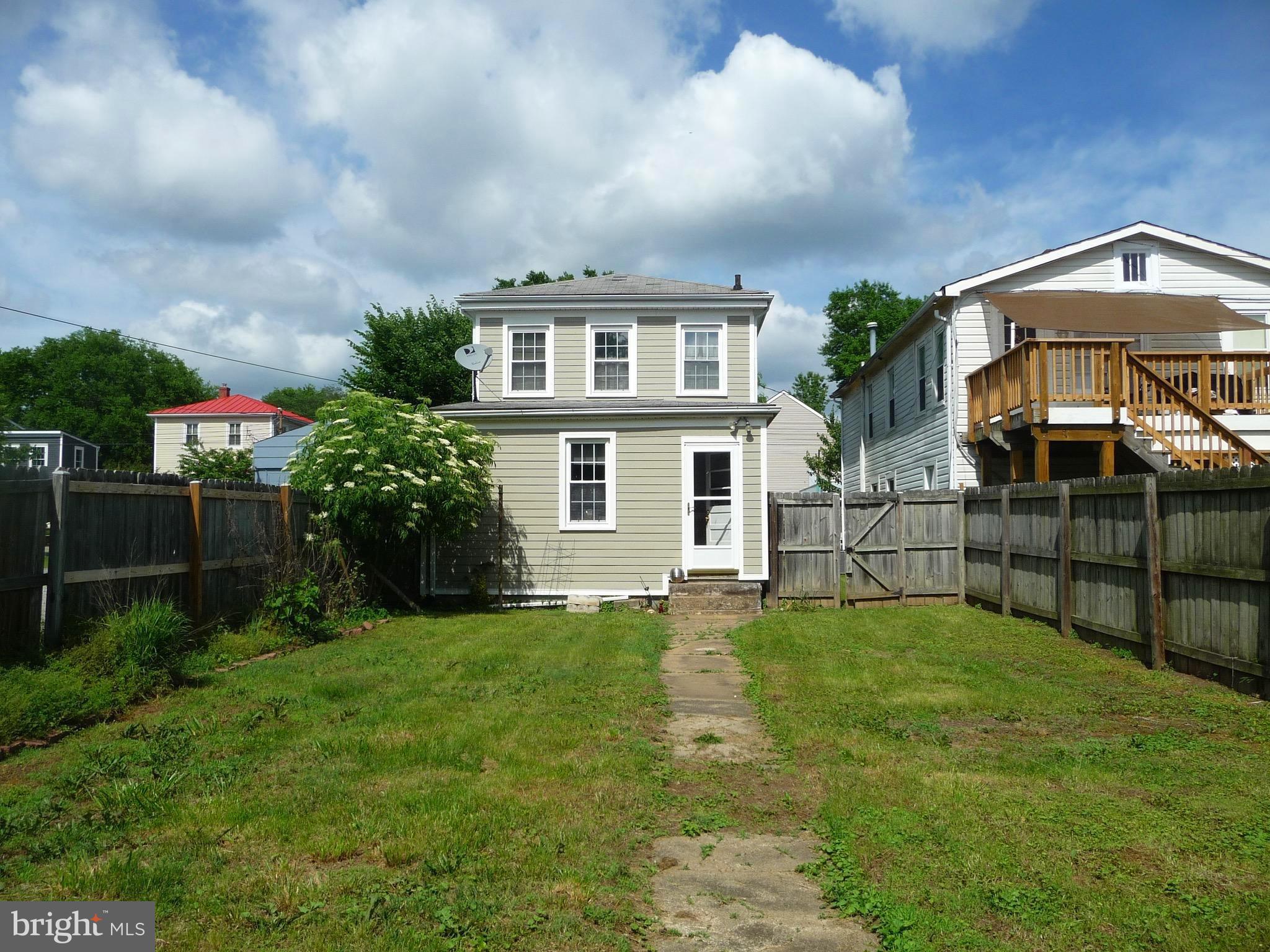 FREDERICKSBURG CITY - Residential Lease