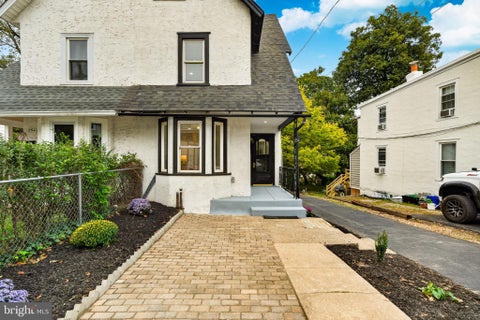 Townhouse For Sale - 256 N Aberdeen Avenue<br/> WAYNE, PA 19087