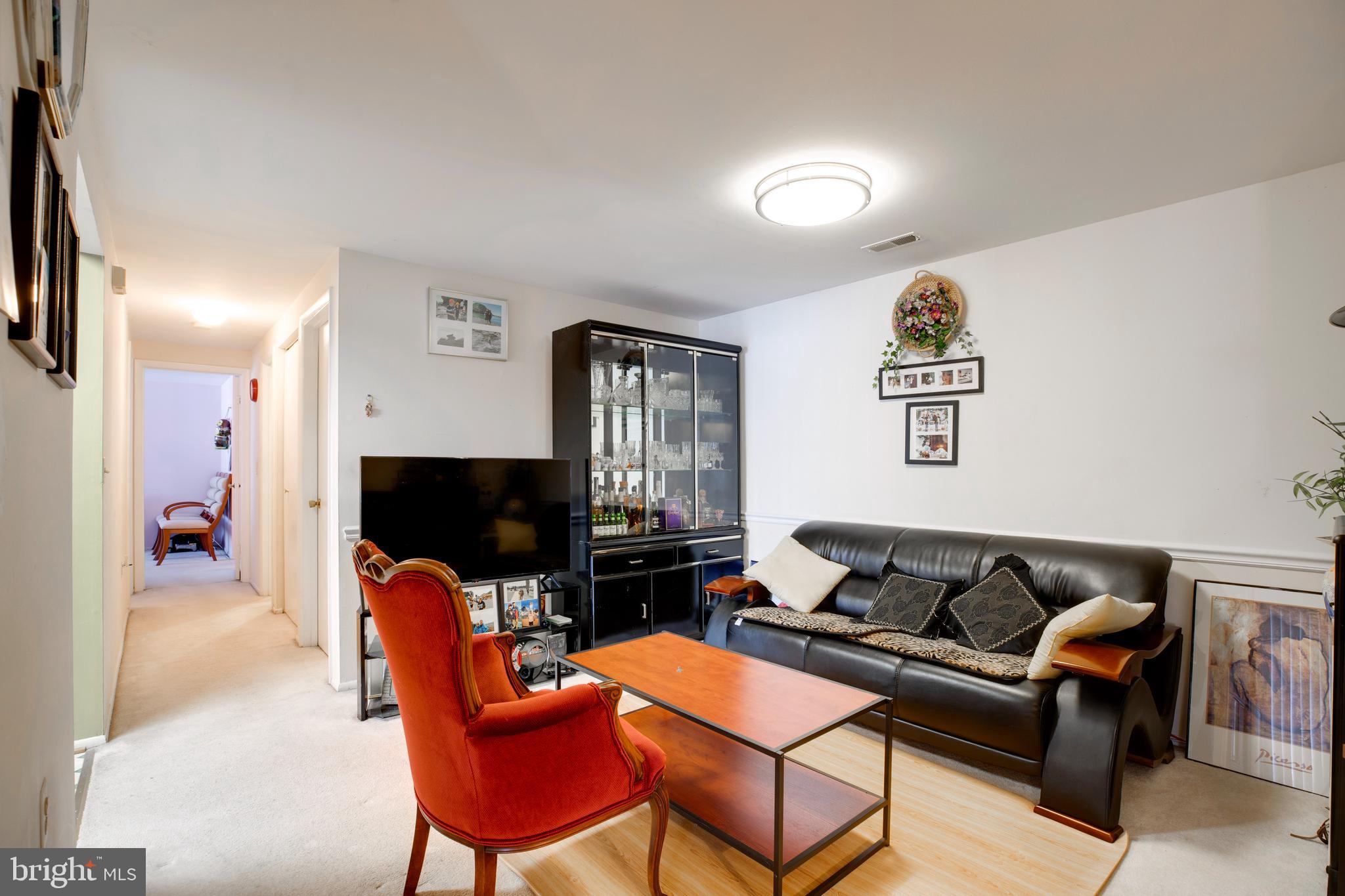 FARMINGDALE - Residential