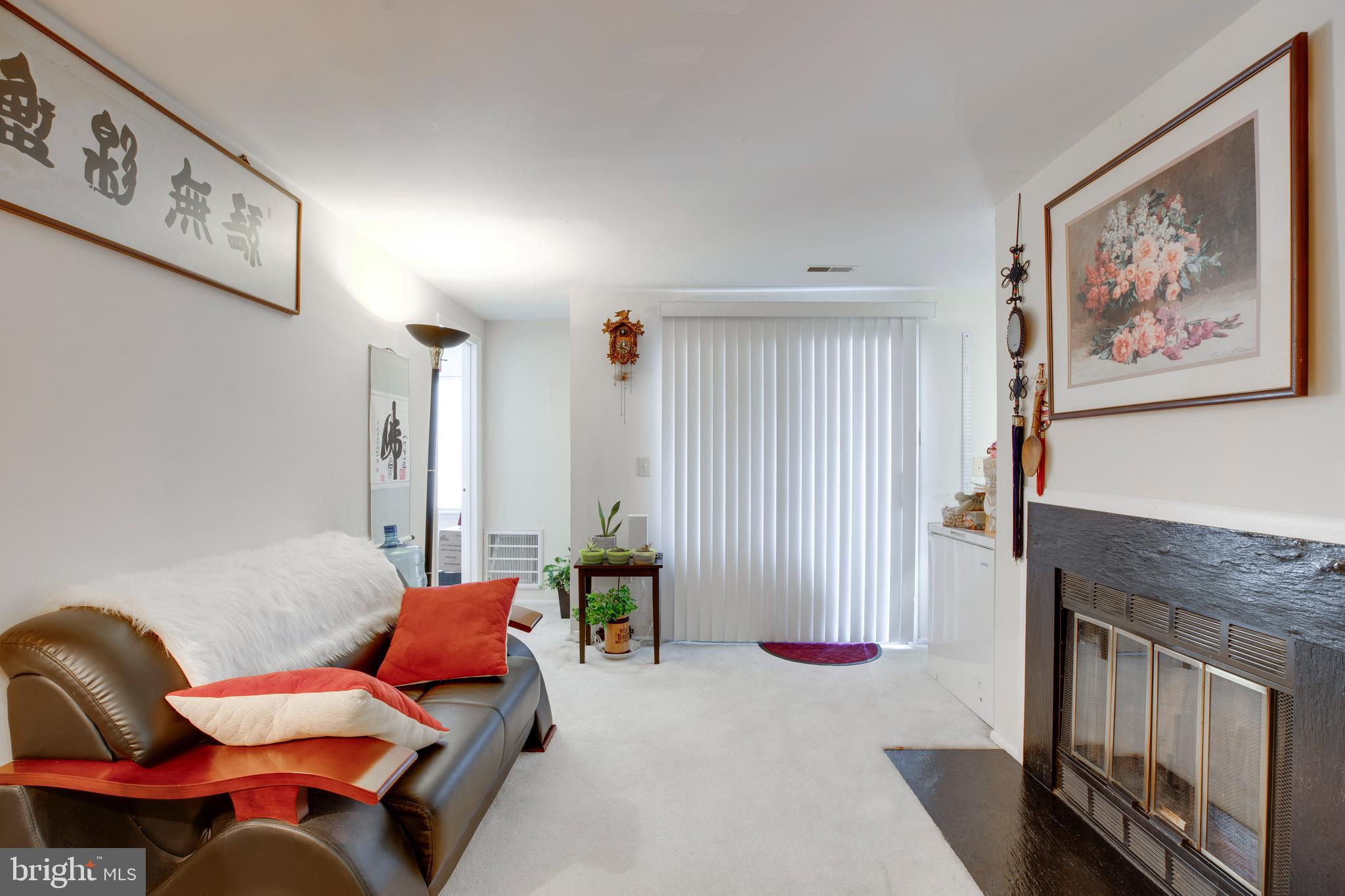 FARMINGDALE - Residential