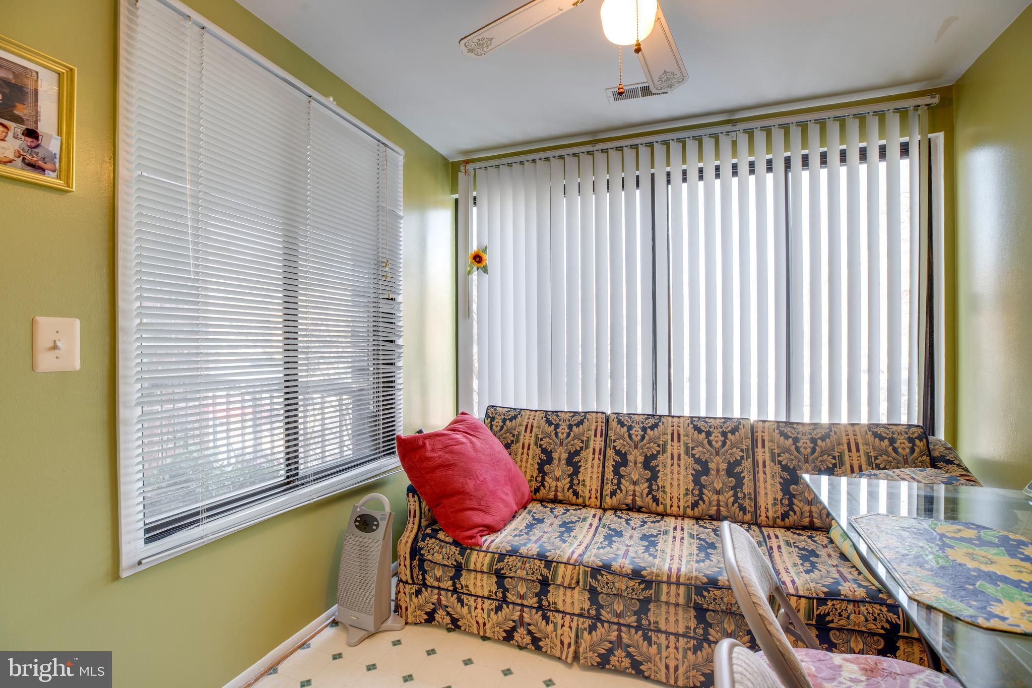 FARMINGDALE - Residential