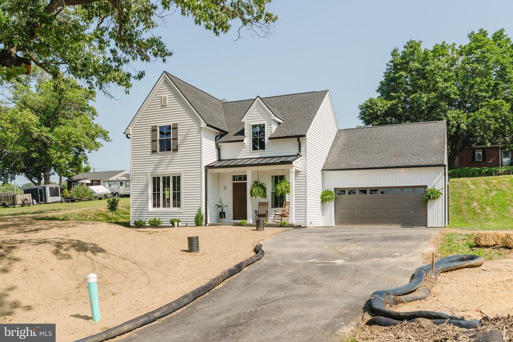 Photo of 9 Lauber Road, Akron, PA 17501 (MLS # PALA2054210)