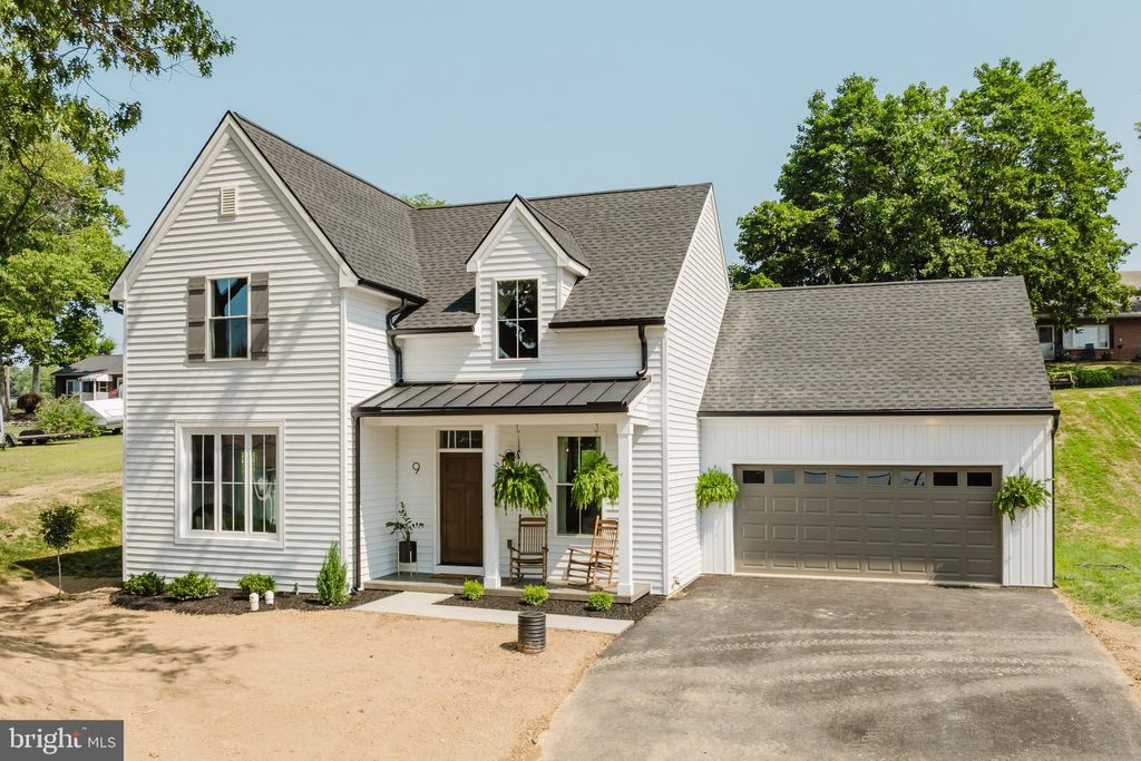 Photo of 9 Lauber Road, Akron, PA 17501 (MLS # PALA2054210)