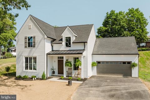 Photo of 9 Lauber Road, Akron, PA 17501 (MLS # PALA2054210)