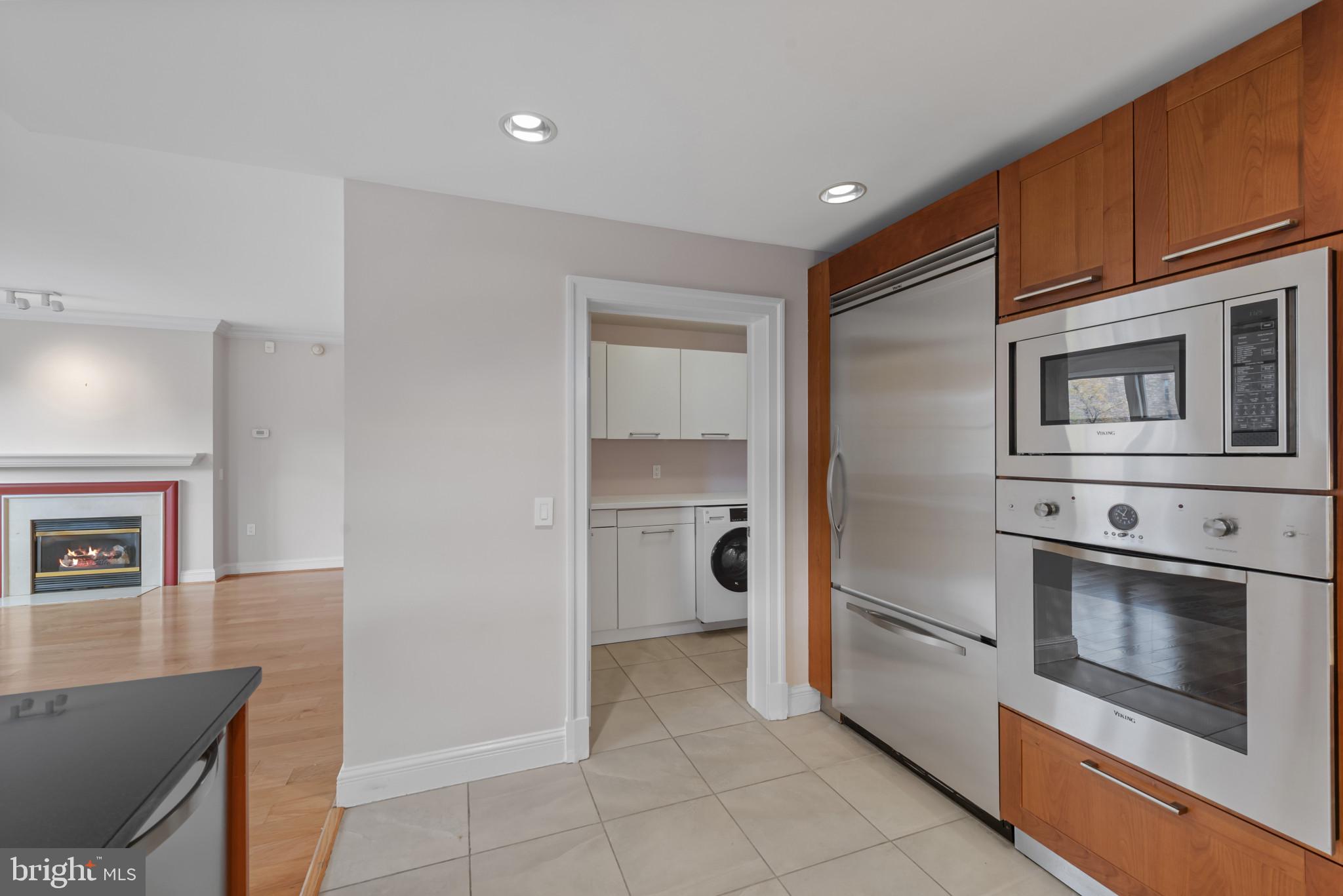 THE RITZ-CARLTON RESIDENCES - Residential Lease