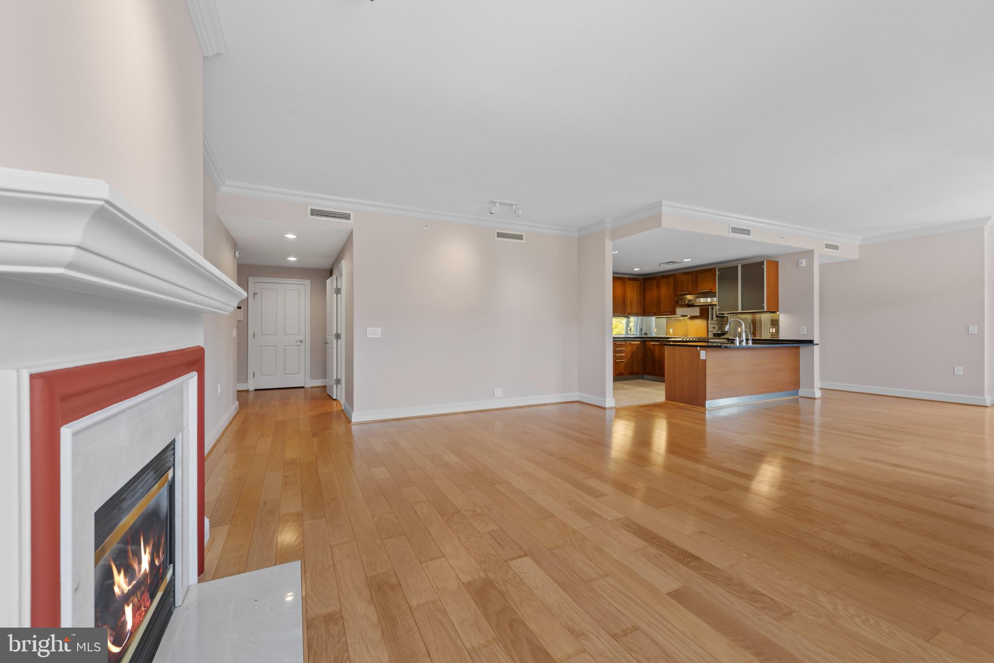 THE RITZ-CARLTON RESIDENCES - Residential Lease