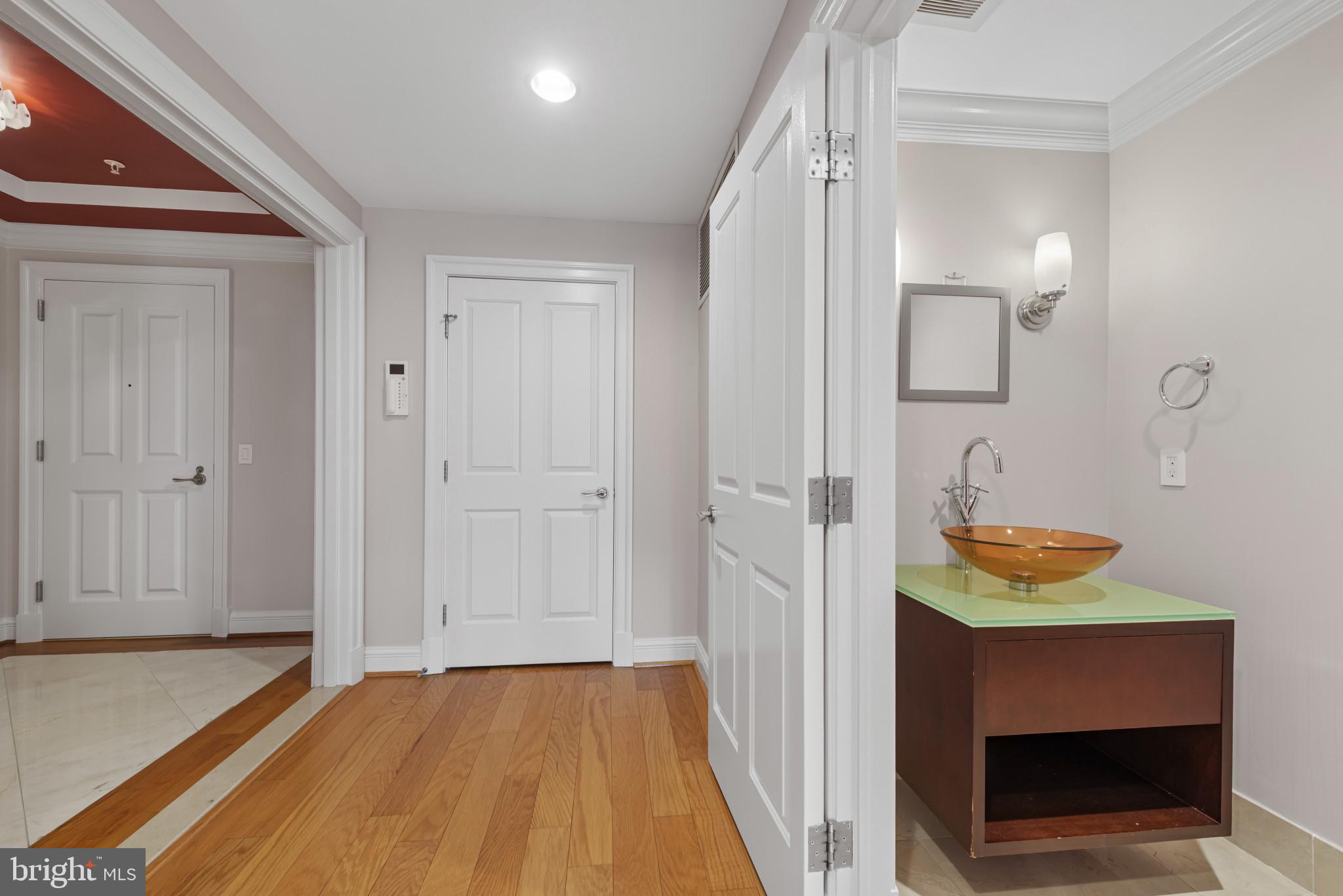 THE RITZ-CARLTON RESIDENCES - Residential Lease