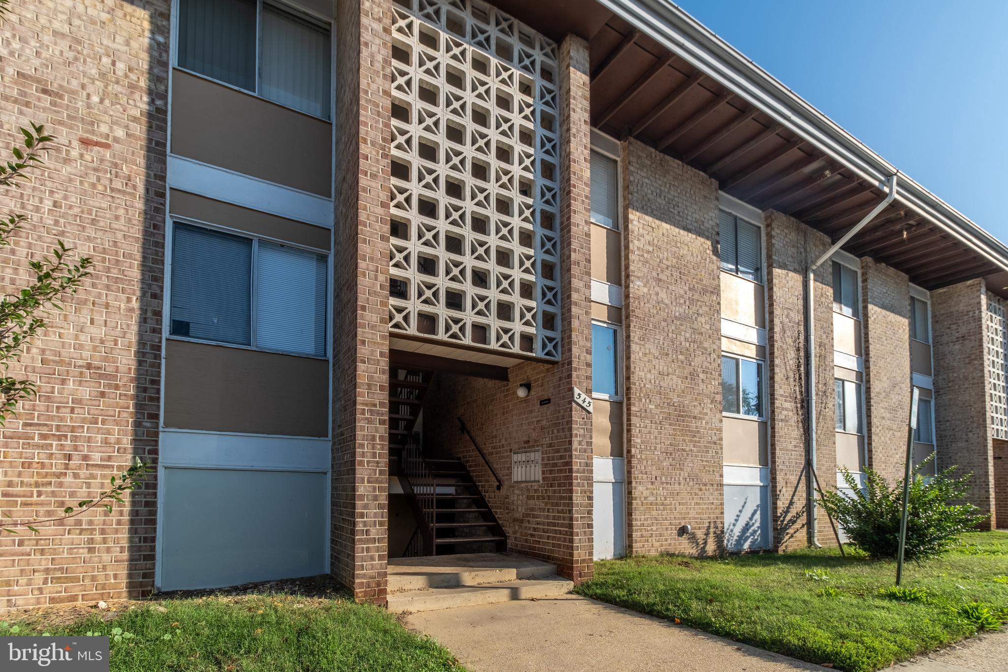 BROOKSIDE PARK CONDOMINIUMS - Residential Lease