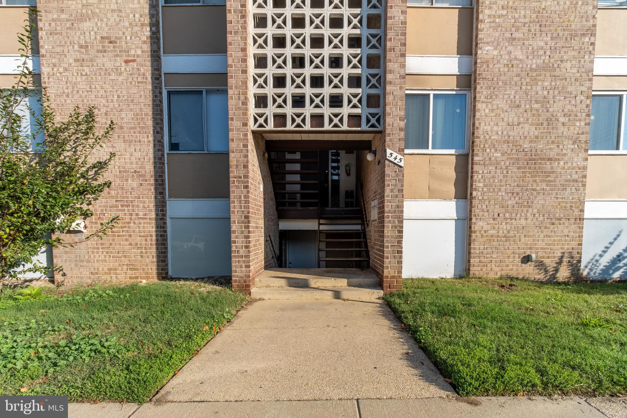 BROOKSIDE PARK CONDOMINIUMS - Residential Lease