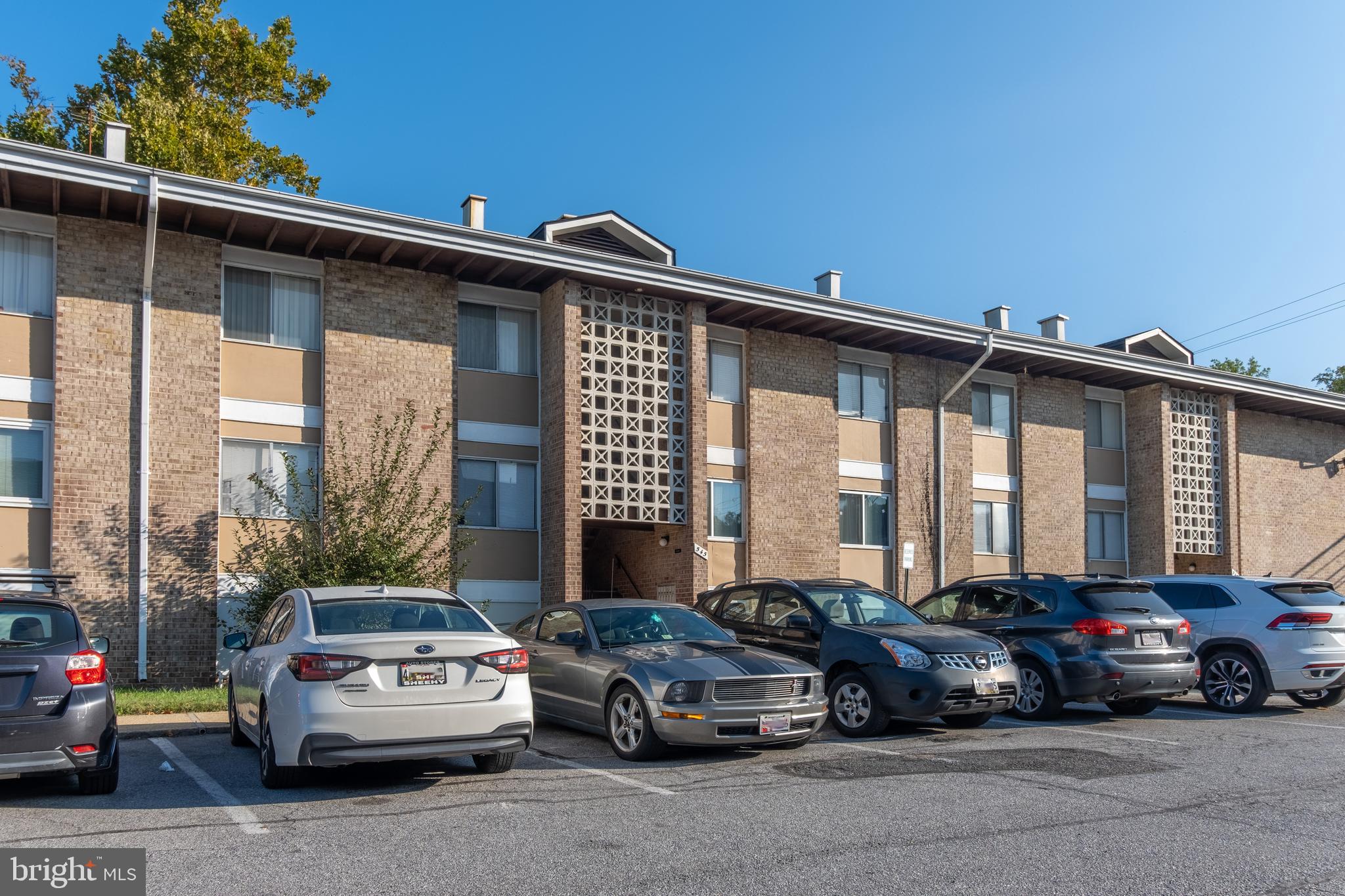 BROOKSIDE PARK CONDOMINIUMS - Residential Lease