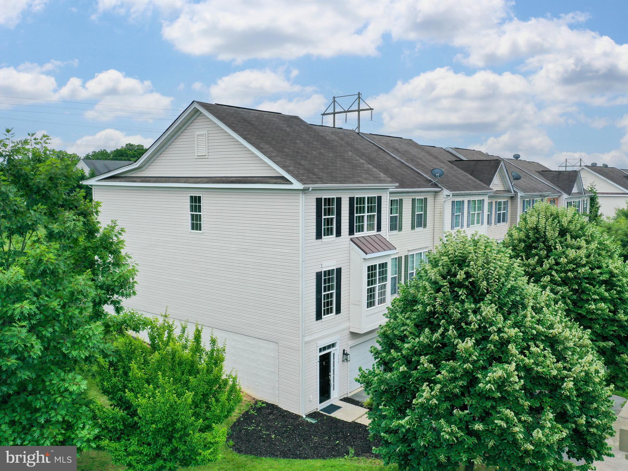 COLONIAL HILLS - Residential