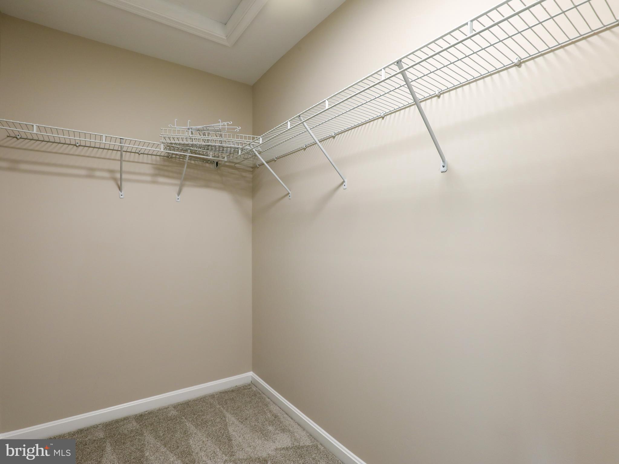 COLONIAL HILLS - Residential