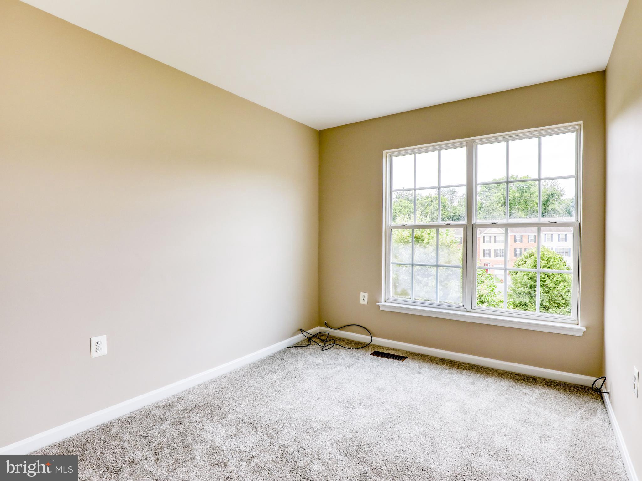 COLONIAL HILLS - Residential