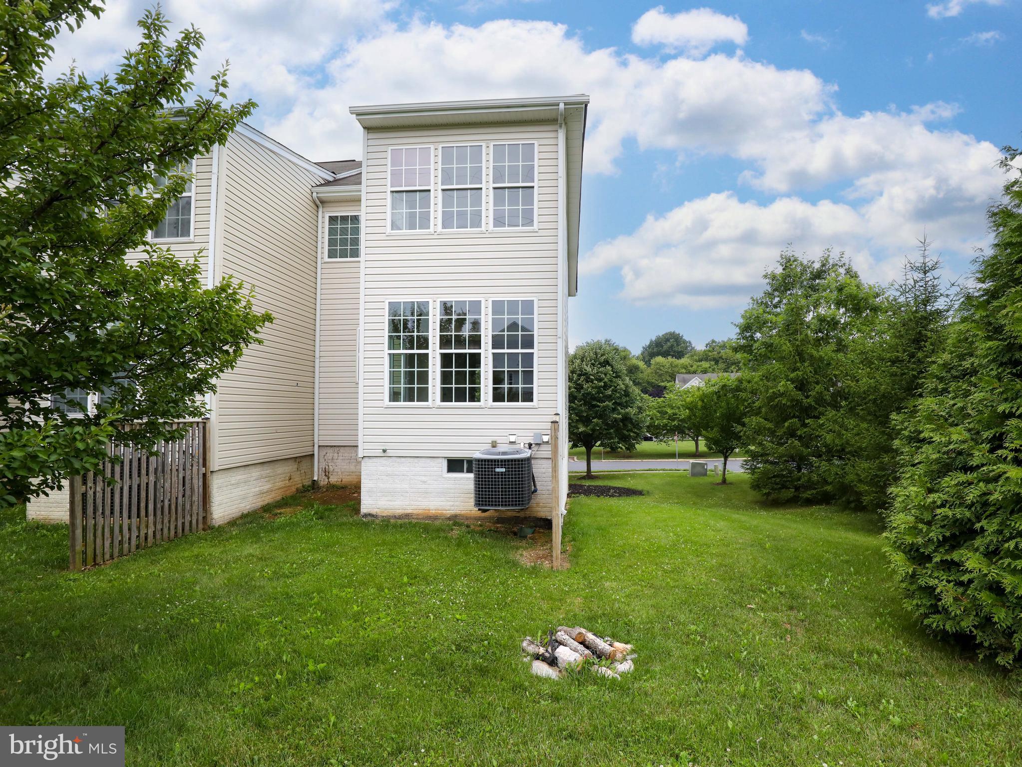 COLONIAL HILLS - Residential