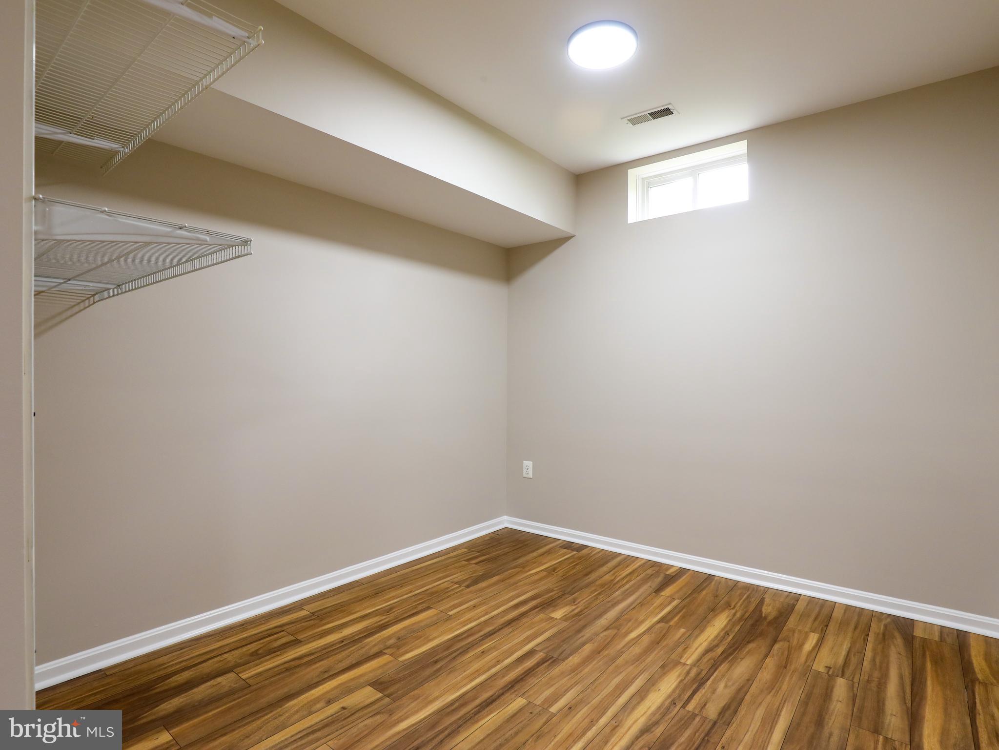 COLONIAL HILLS - Residential