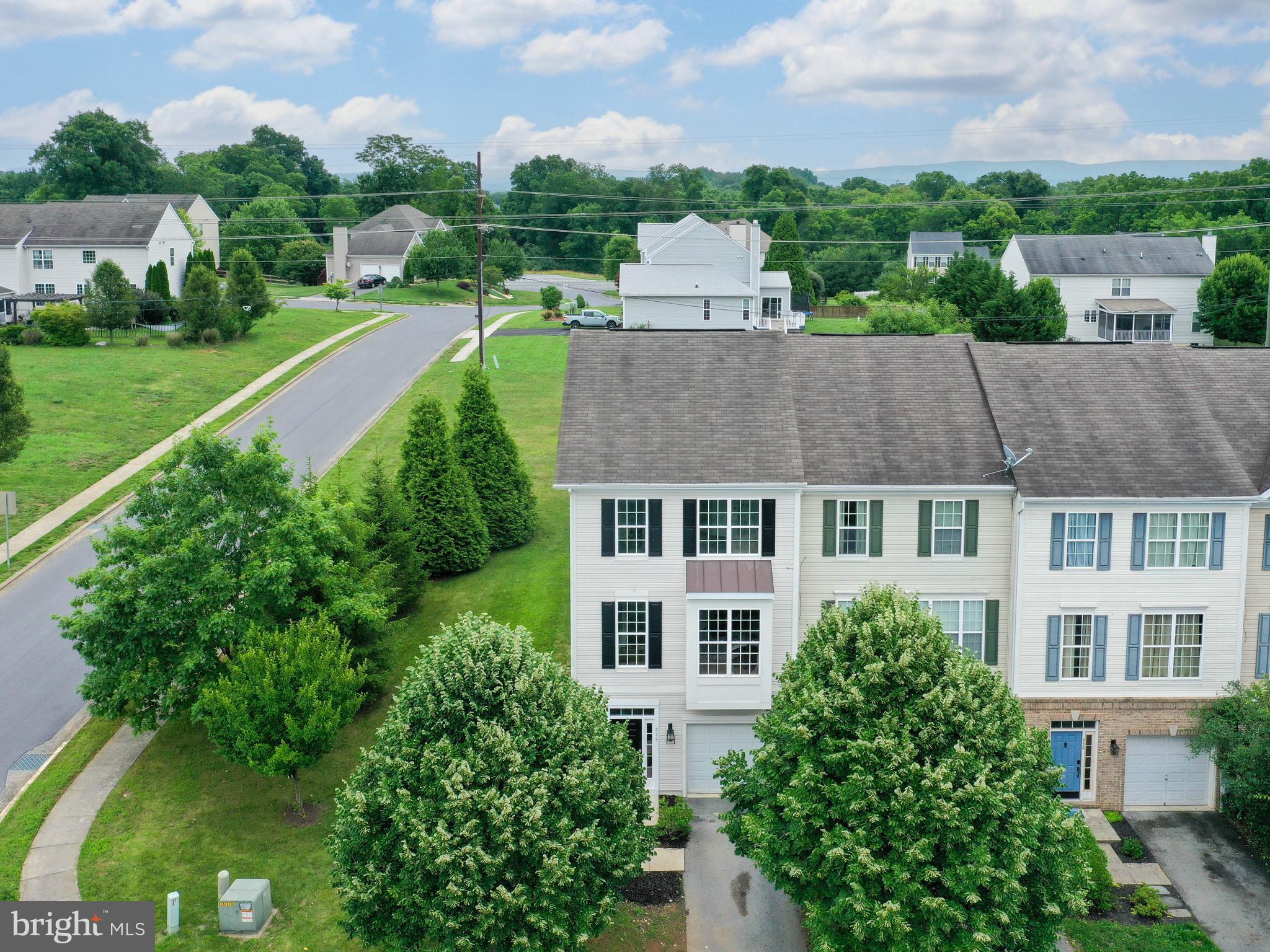 COLONIAL HILLS - Residential