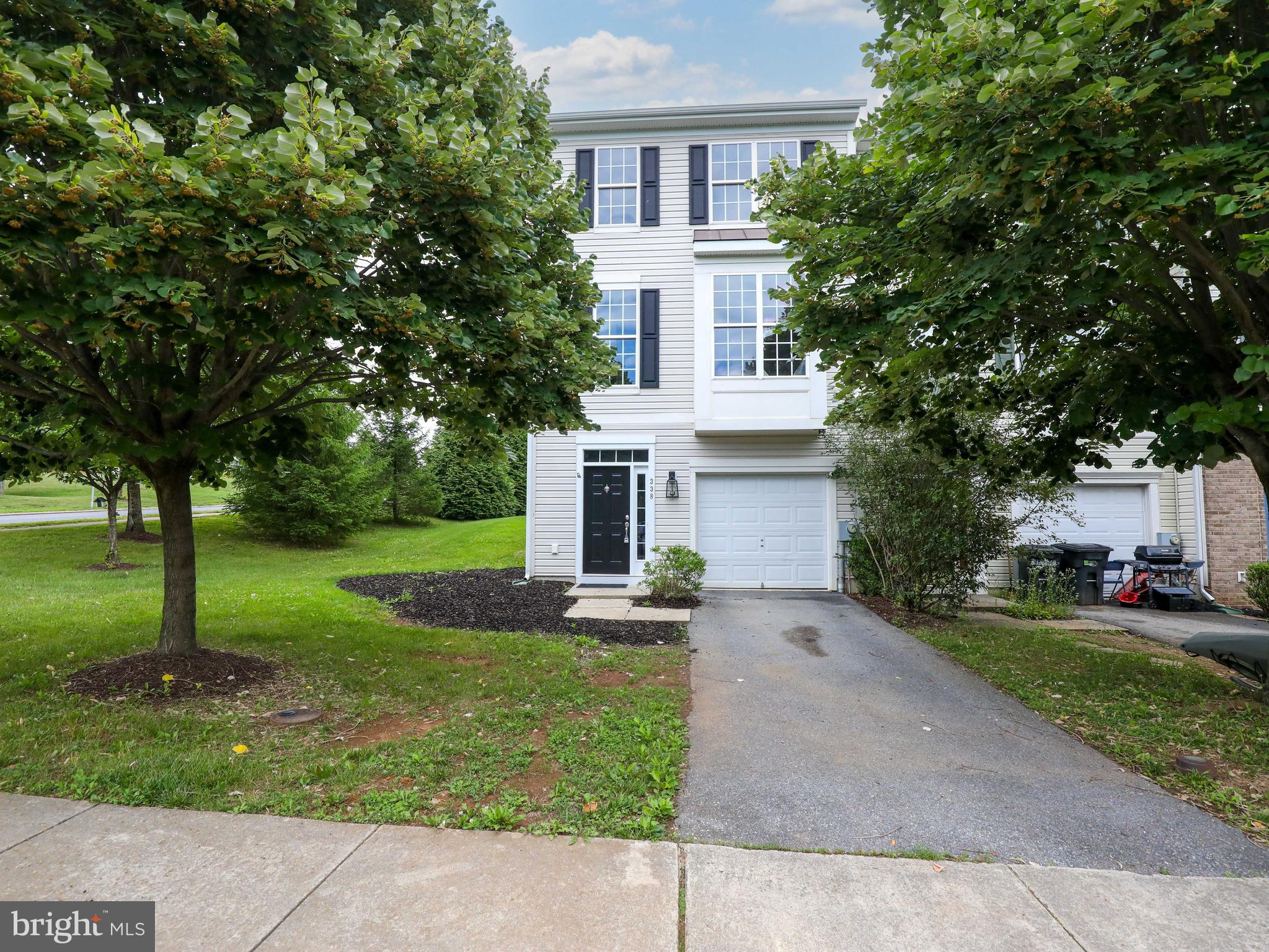 COLONIAL HILLS - Residential
