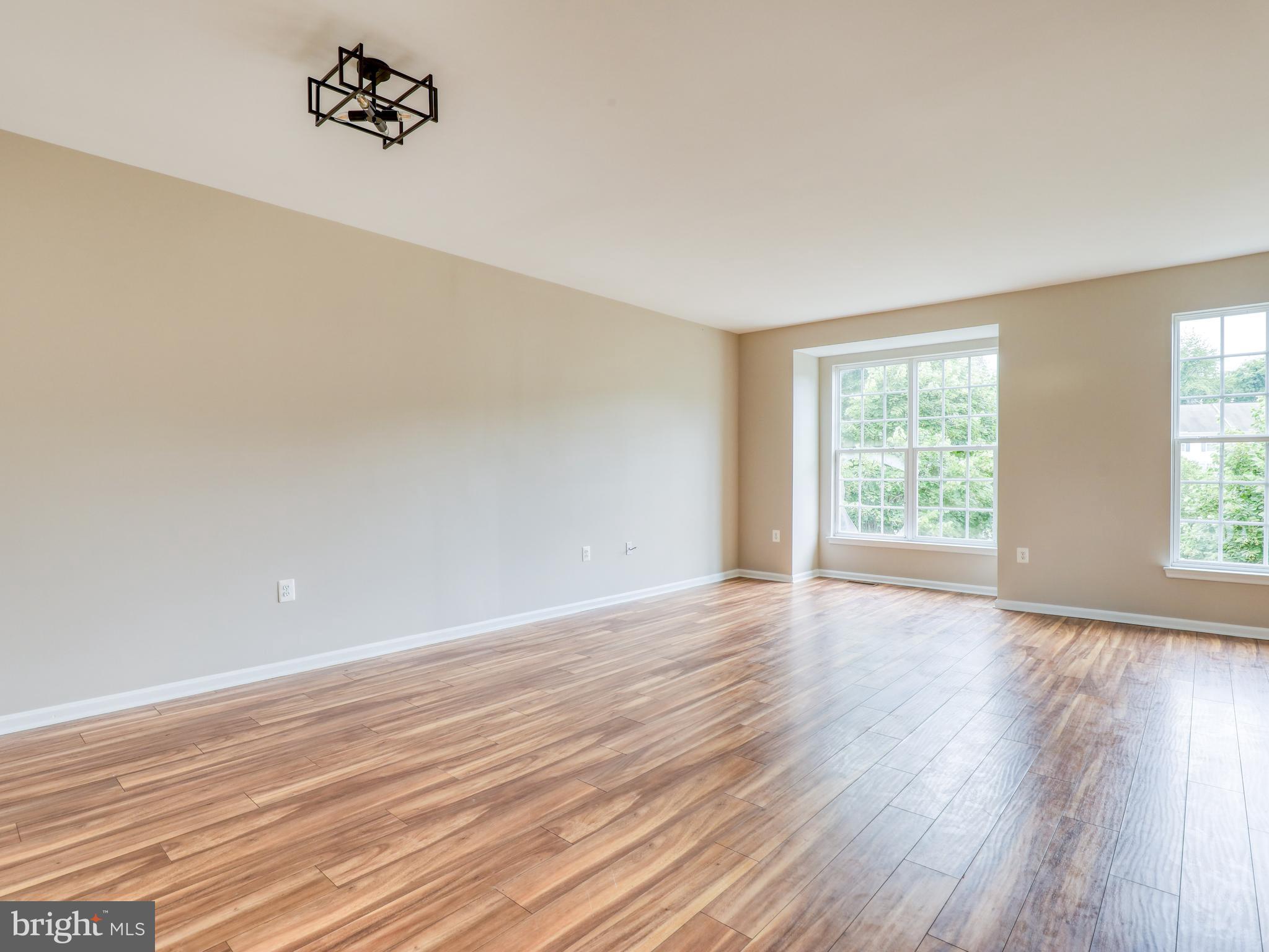 COLONIAL HILLS - Residential