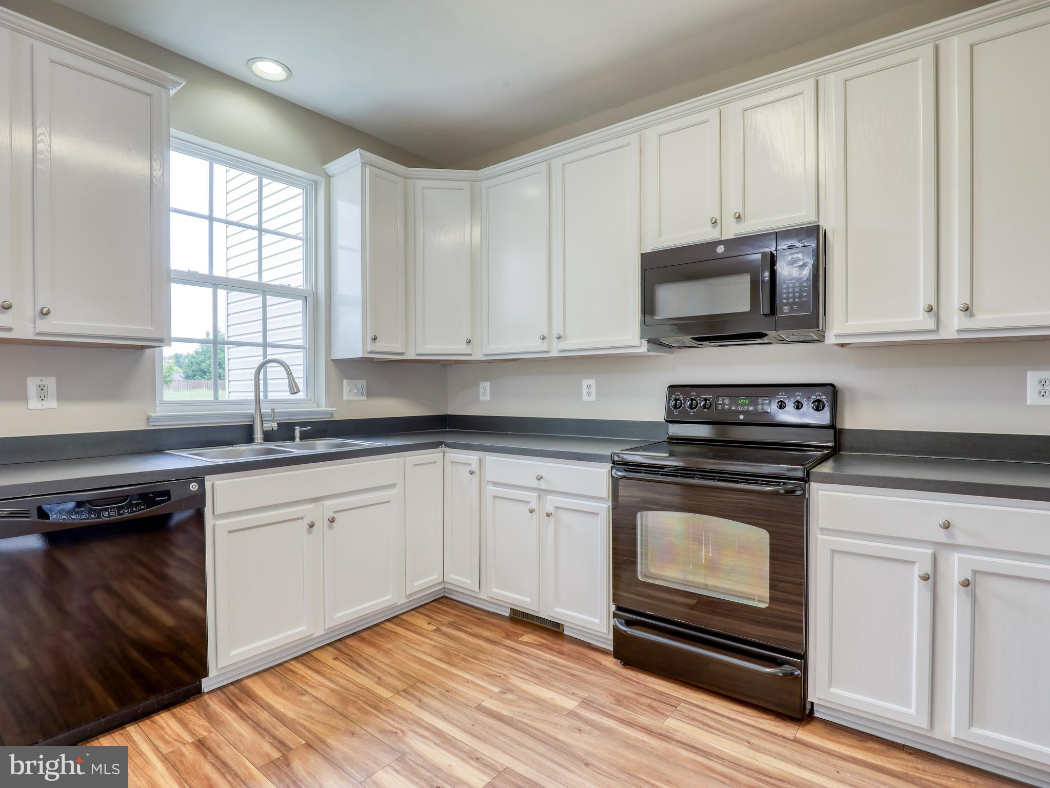 COLONIAL HILLS - Residential