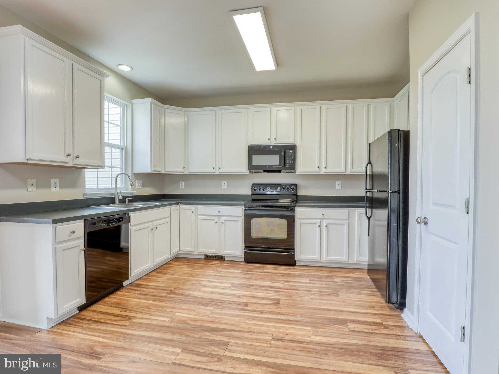 COLONIAL HILLS - Residential