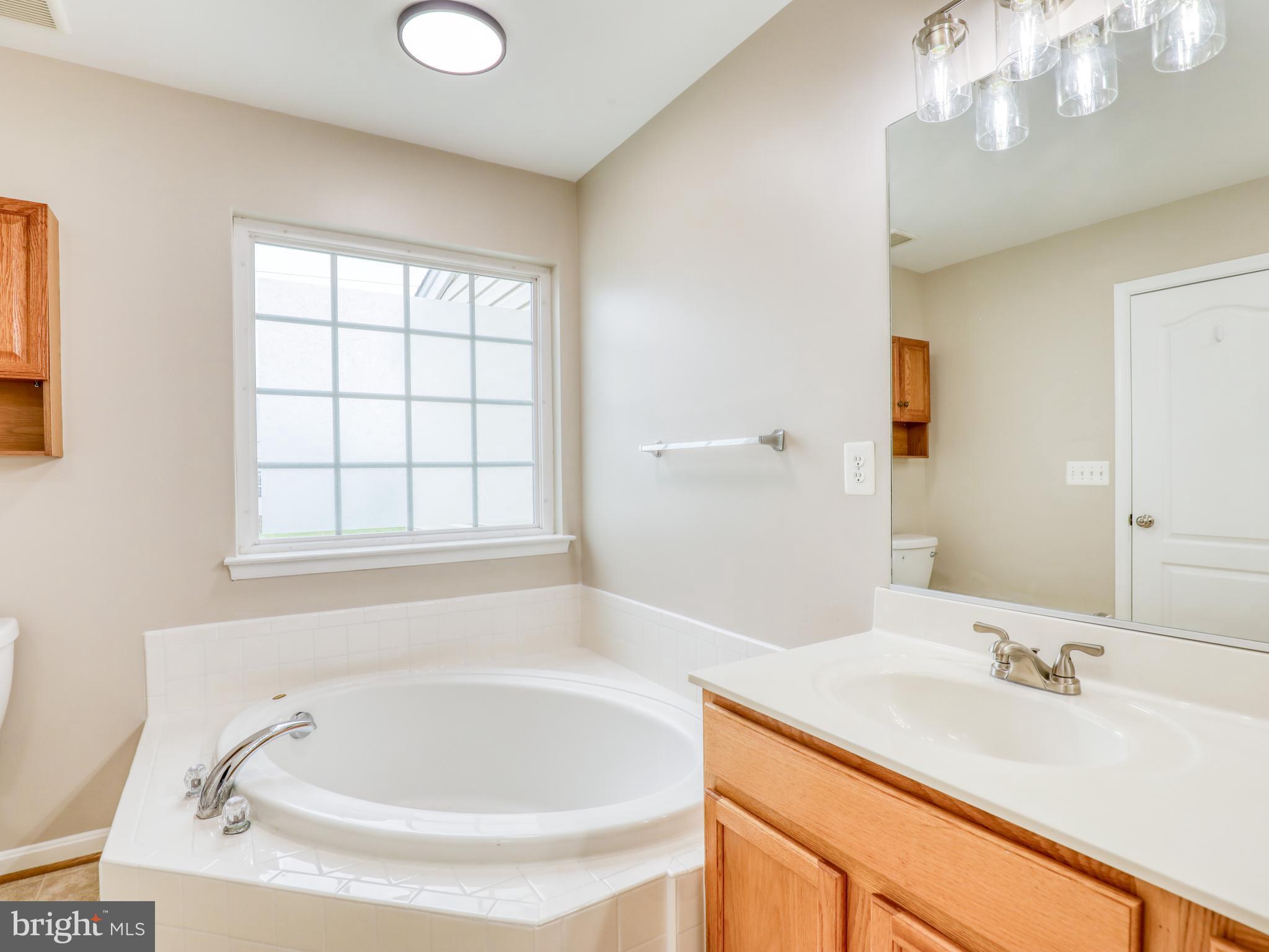 COLONIAL HILLS - Residential