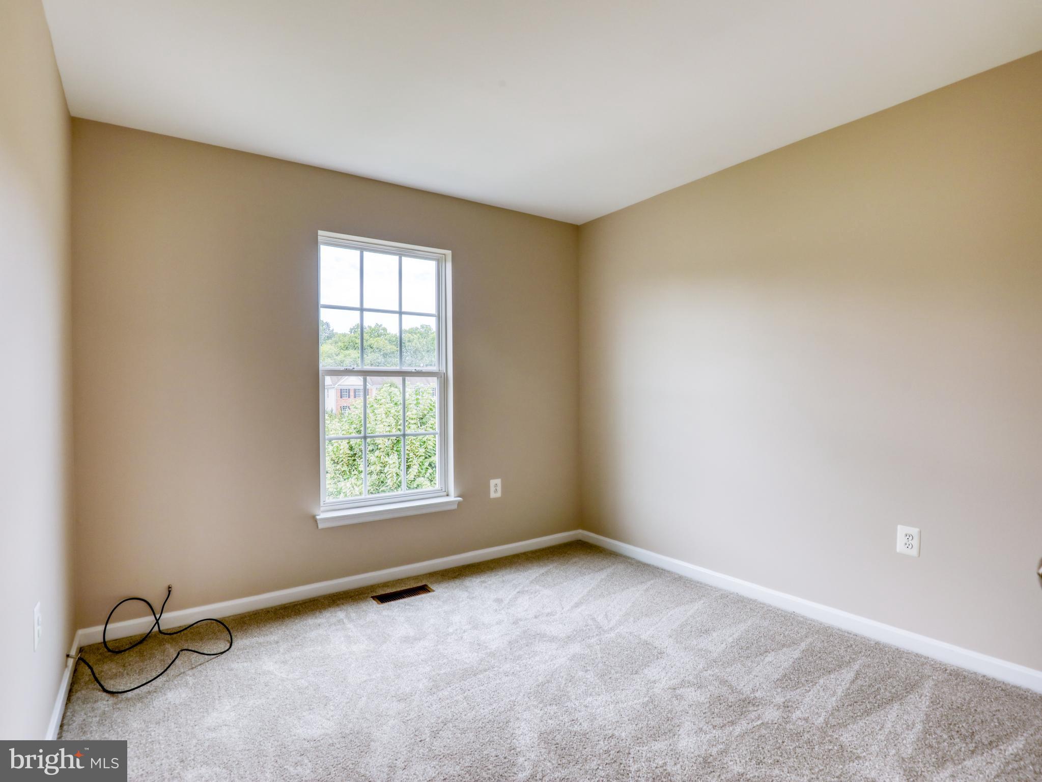 COLONIAL HILLS - Residential