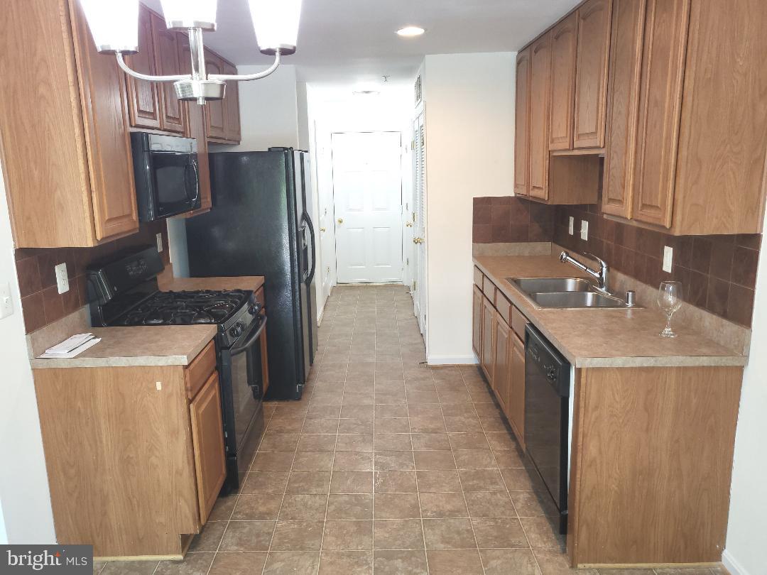 SEVEN OAKS - Residential