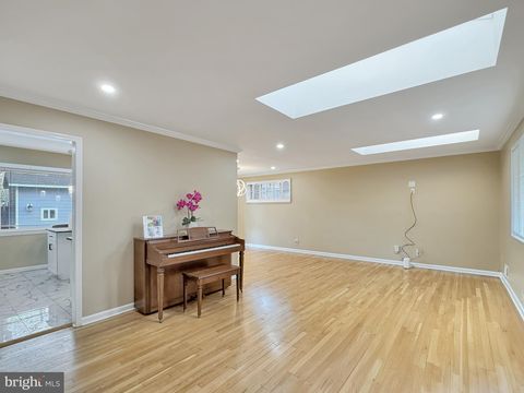 Homes For Sale - 2408 Lillian Drive<br/> SILVER SPRING, MD 20902