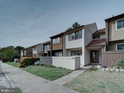 Photo of 1802 Old Post Terrace, WOODBRIDGE, VA 22191 (MLS # VAPW2132826)