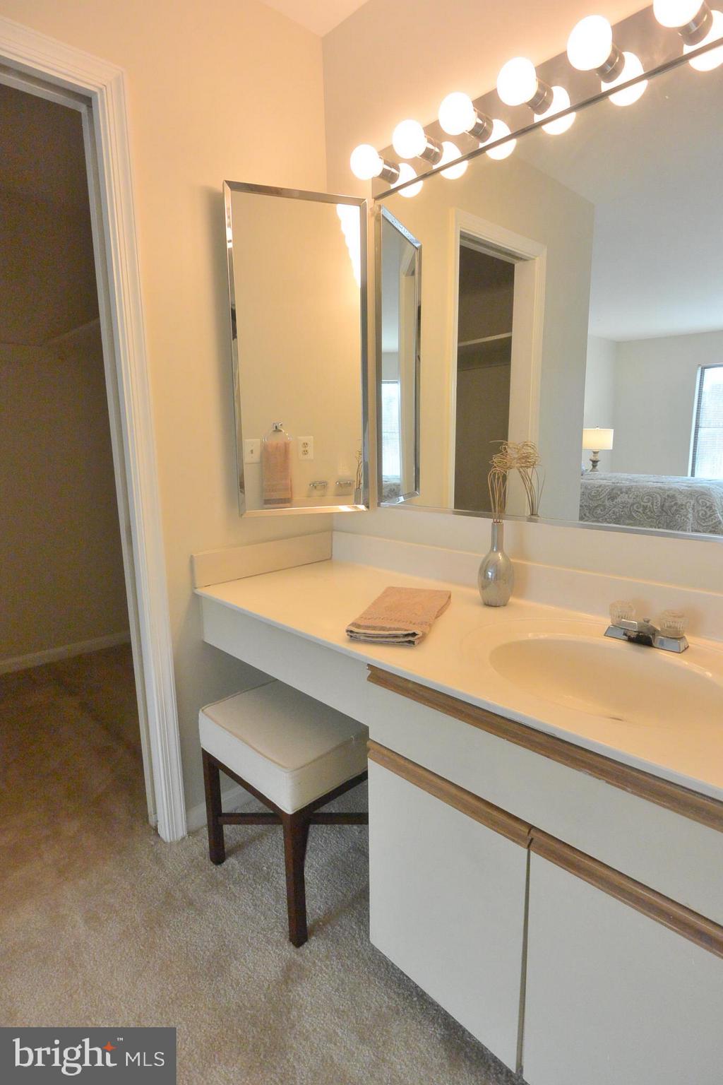 LEE OAKS - Residential