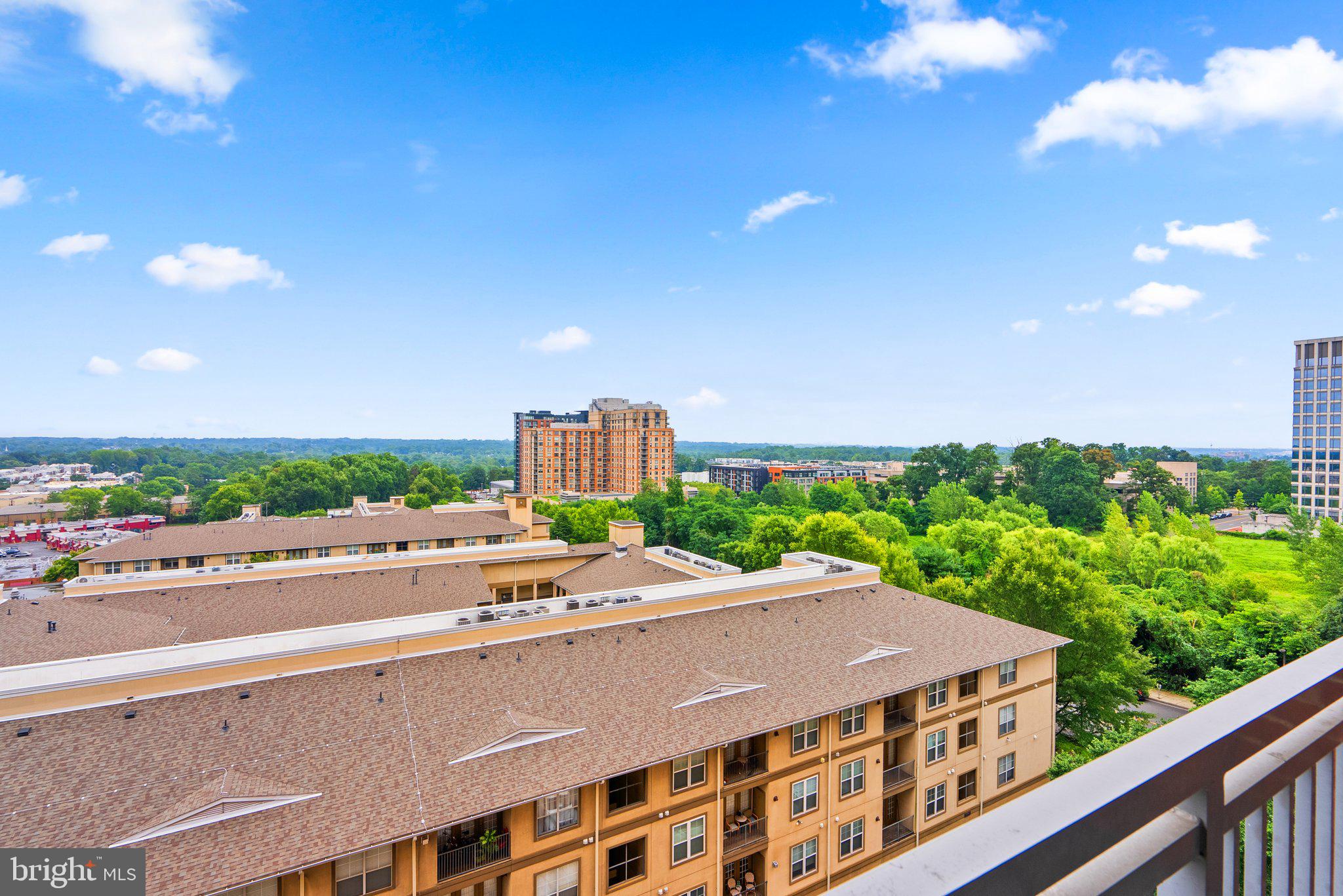 GALLERY AT WHITE FLINT - Residential