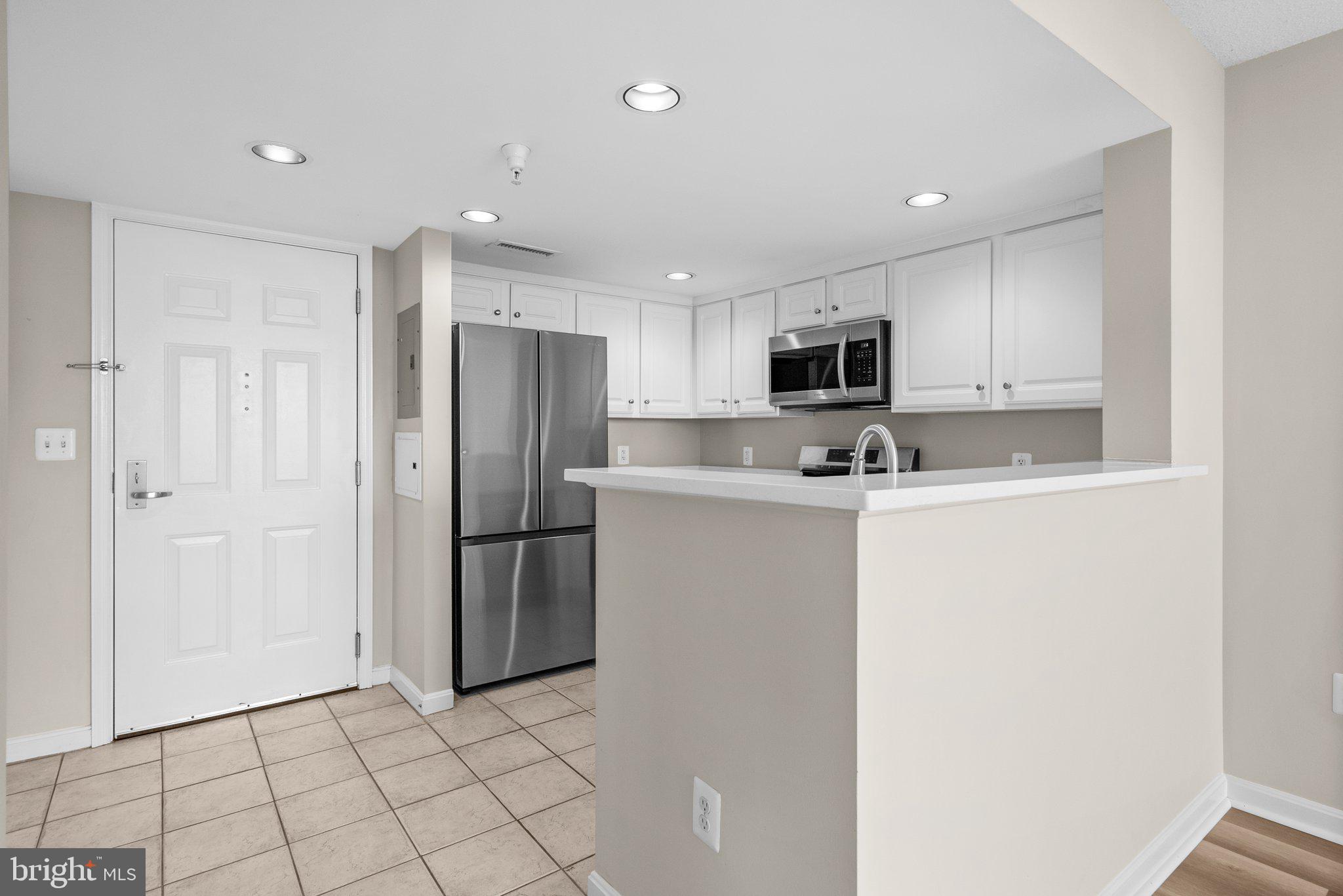 GALLERY AT WHITE FLINT - Residential