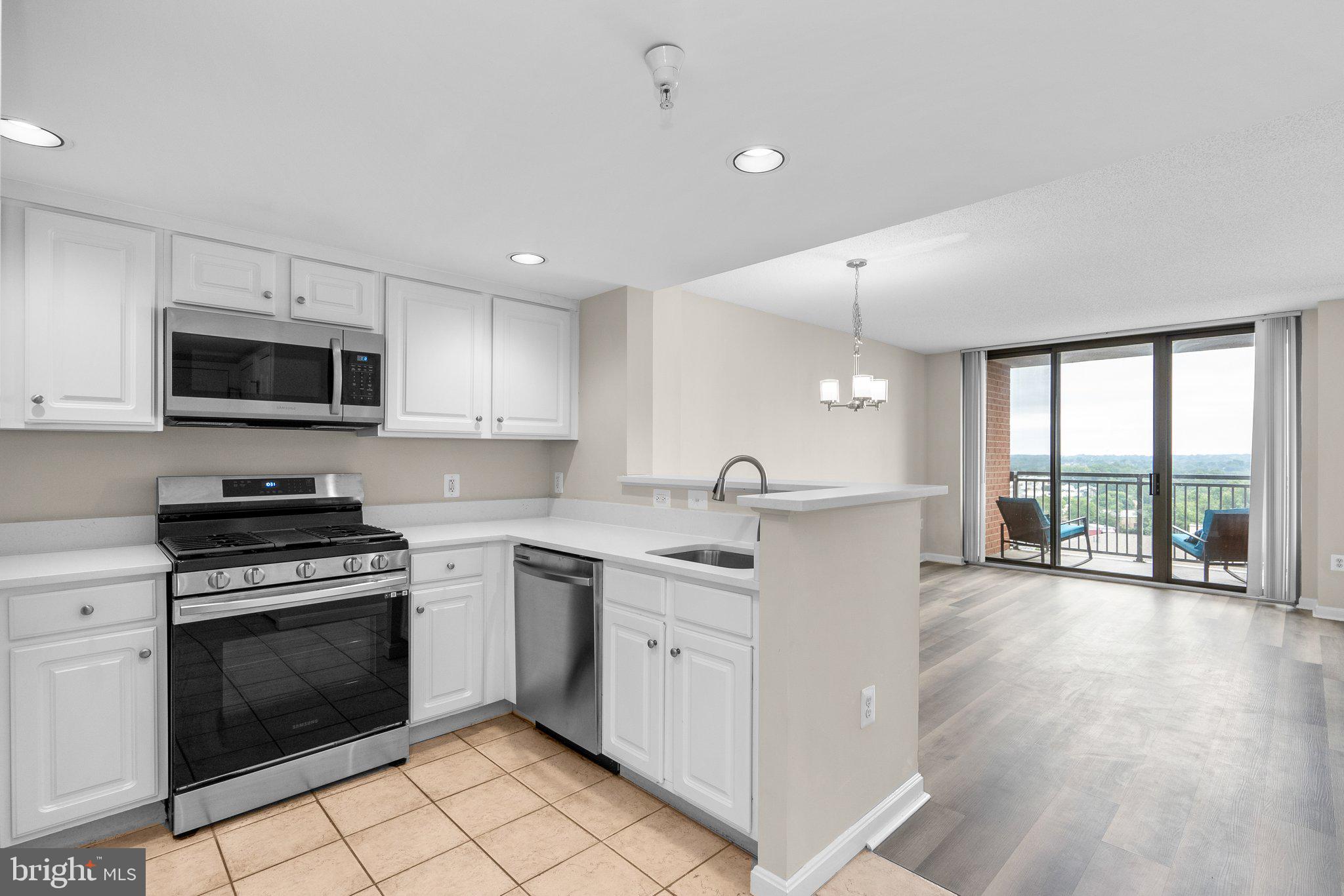 GALLERY AT WHITE FLINT - Residential