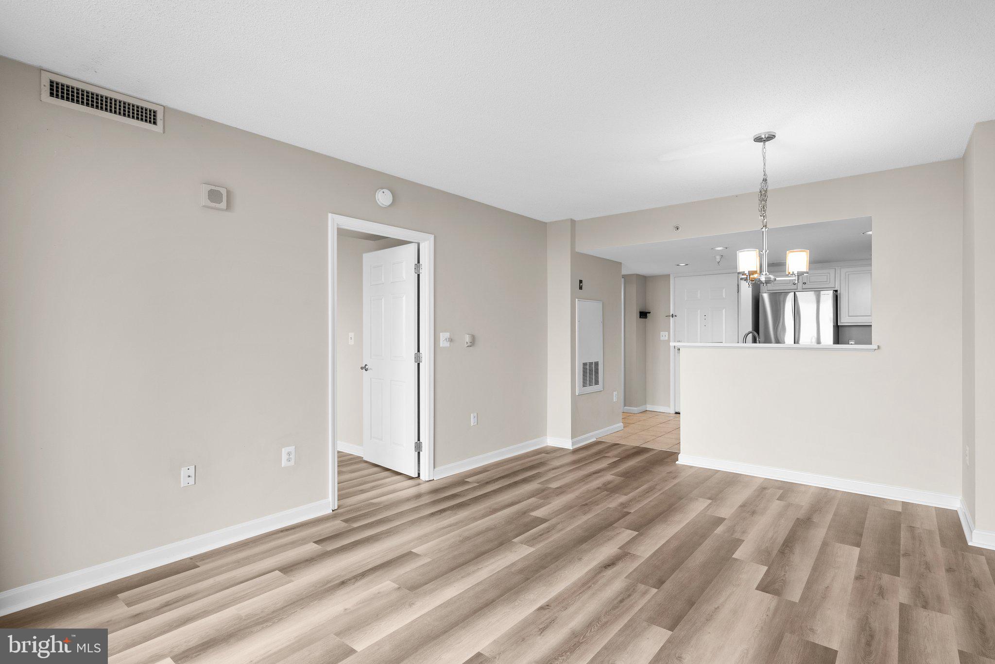 GALLERY AT WHITE FLINT - Residential