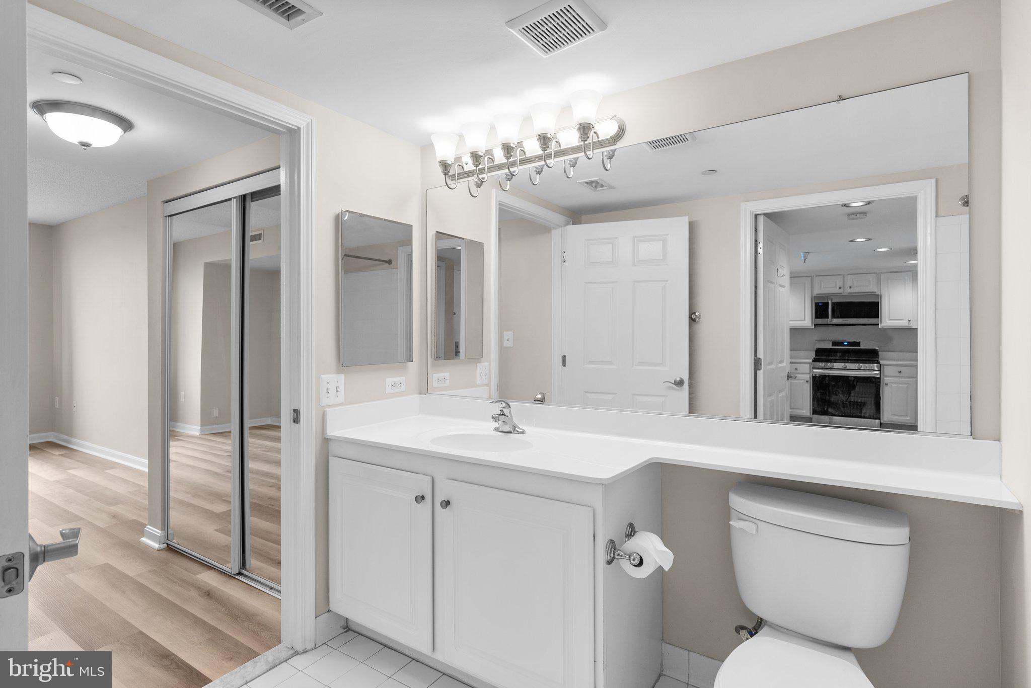 GALLERY AT WHITE FLINT - Residential