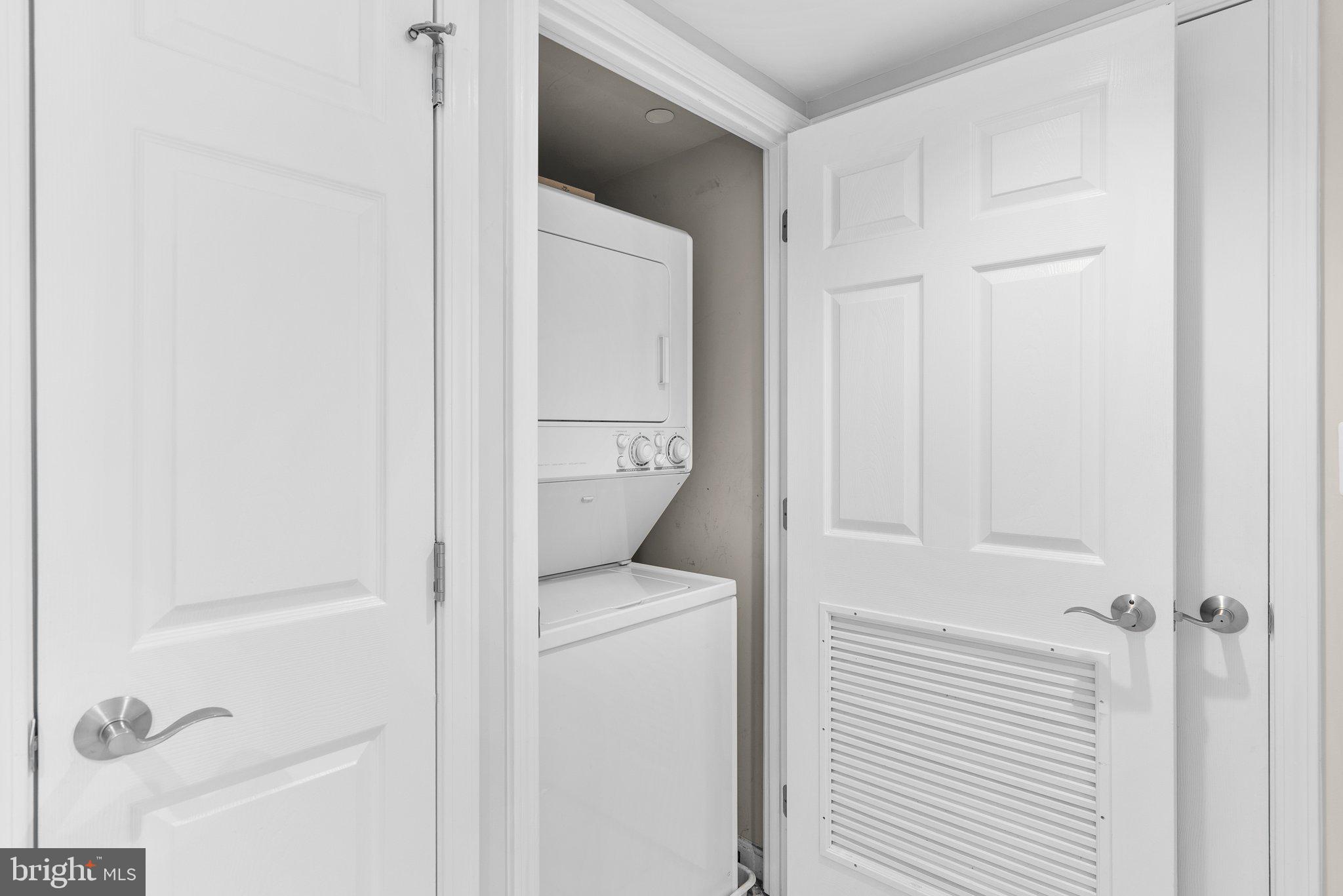 GALLERY AT WHITE FLINT - Residential