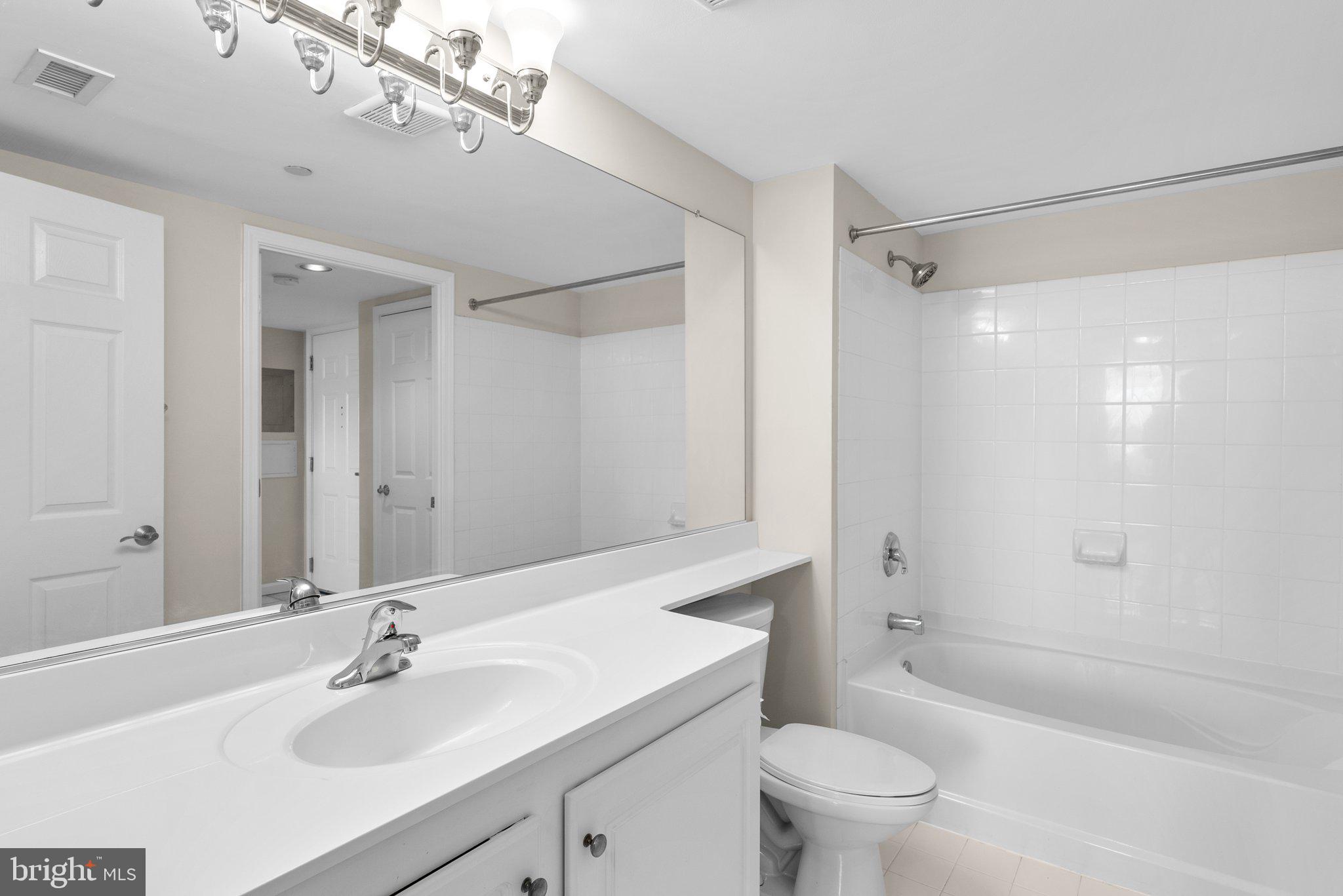 GALLERY AT WHITE FLINT - Residential