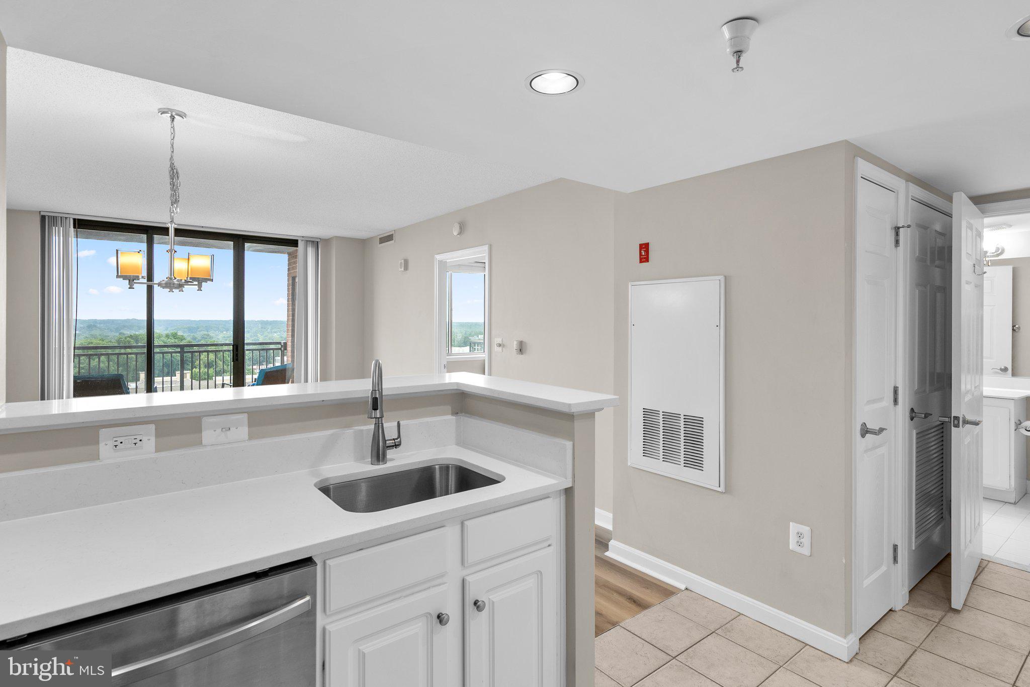 GALLERY AT WHITE FLINT - Residential