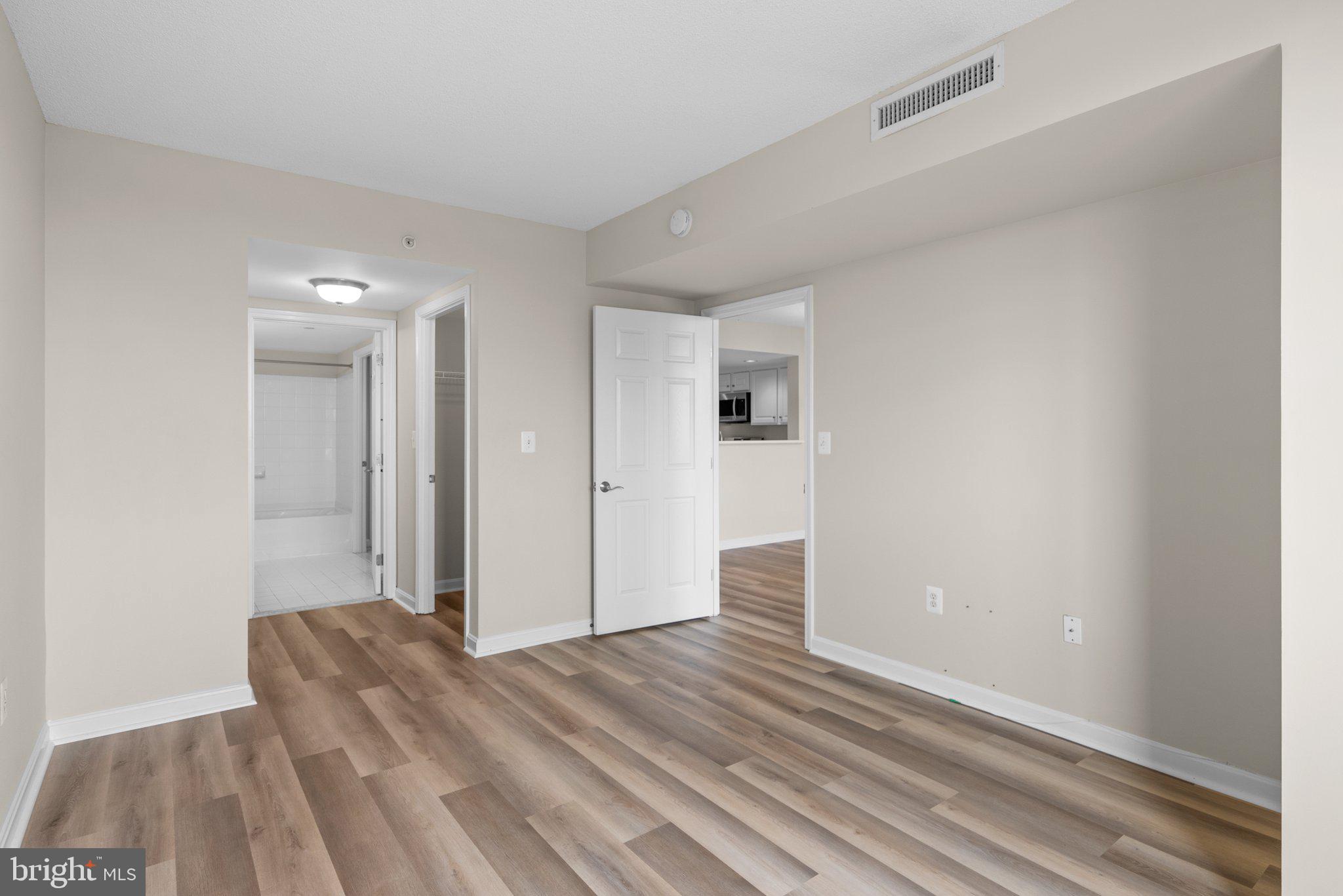 GALLERY AT WHITE FLINT - Residential