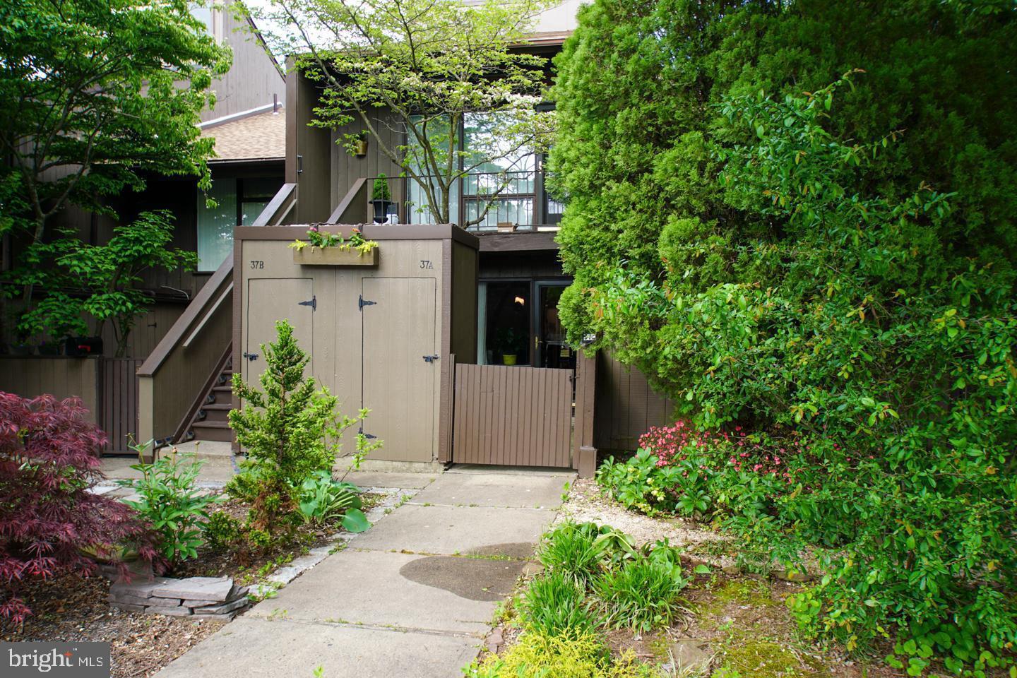 VILLAGE II - Residential Lease