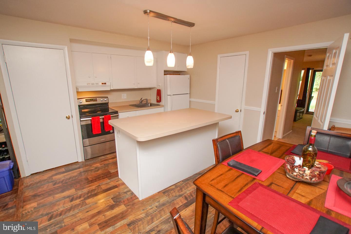 VILLAGE II - Residential Lease