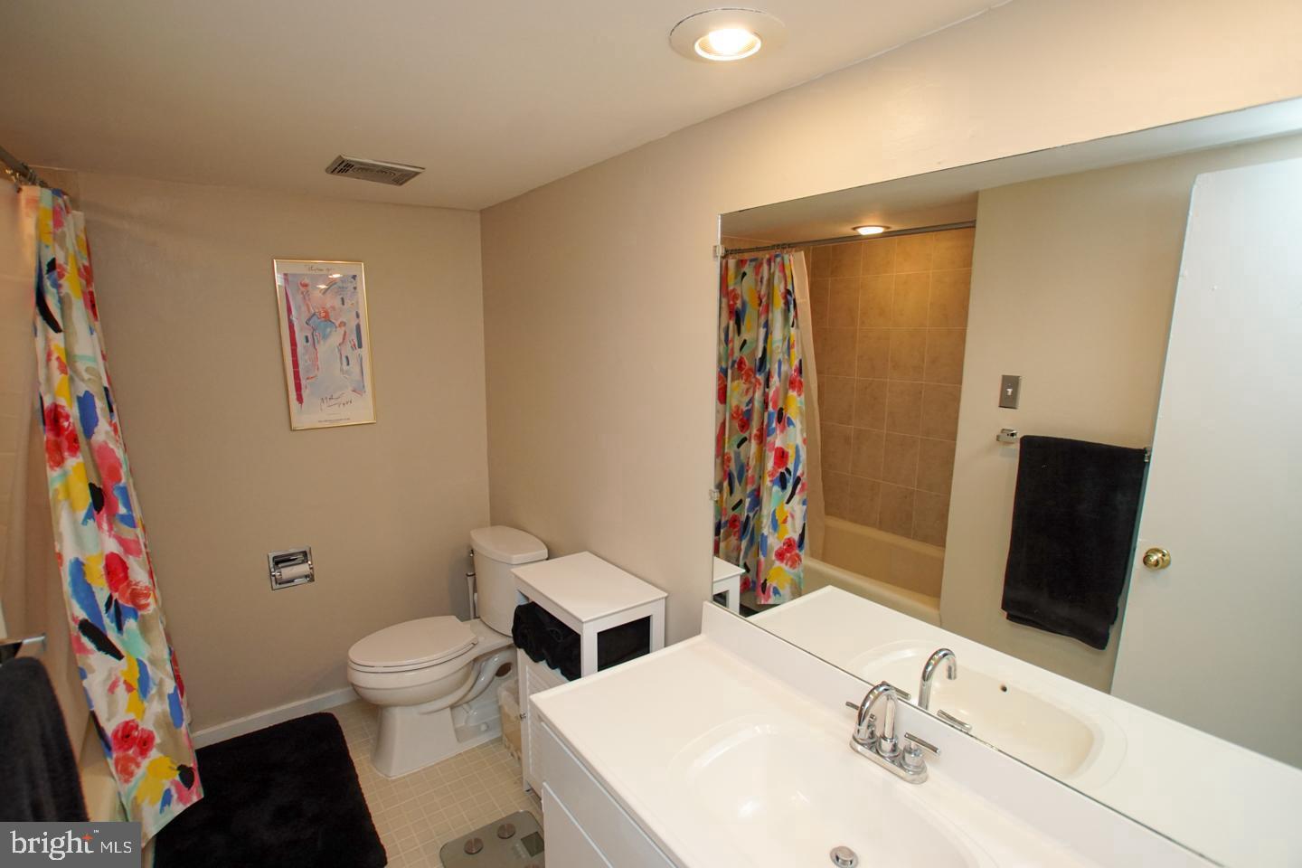 VILLAGE II - Residential Lease