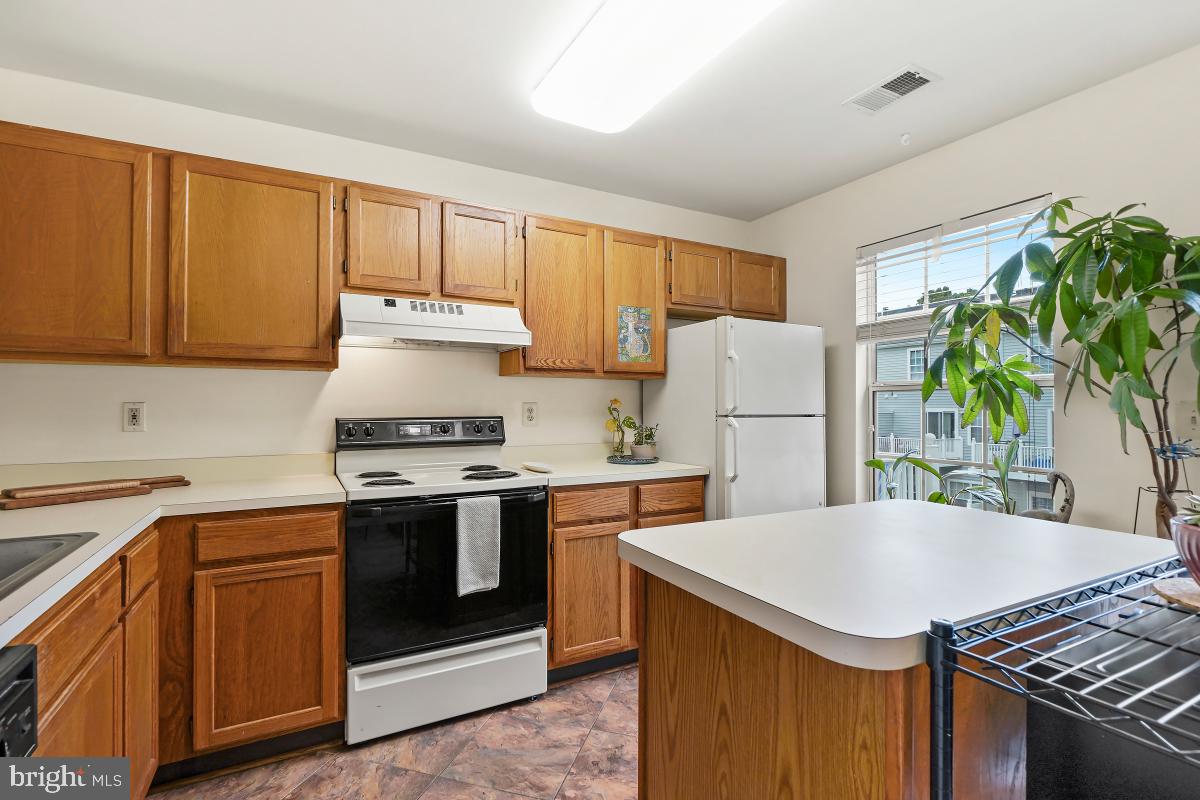 CEDAR GROVE AT CROFTON - Residential