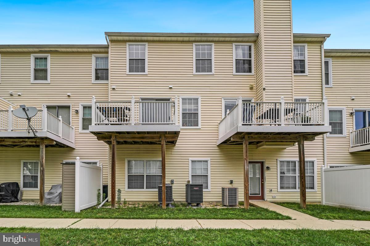 CEDAR GROVE AT CROFTON - Residential