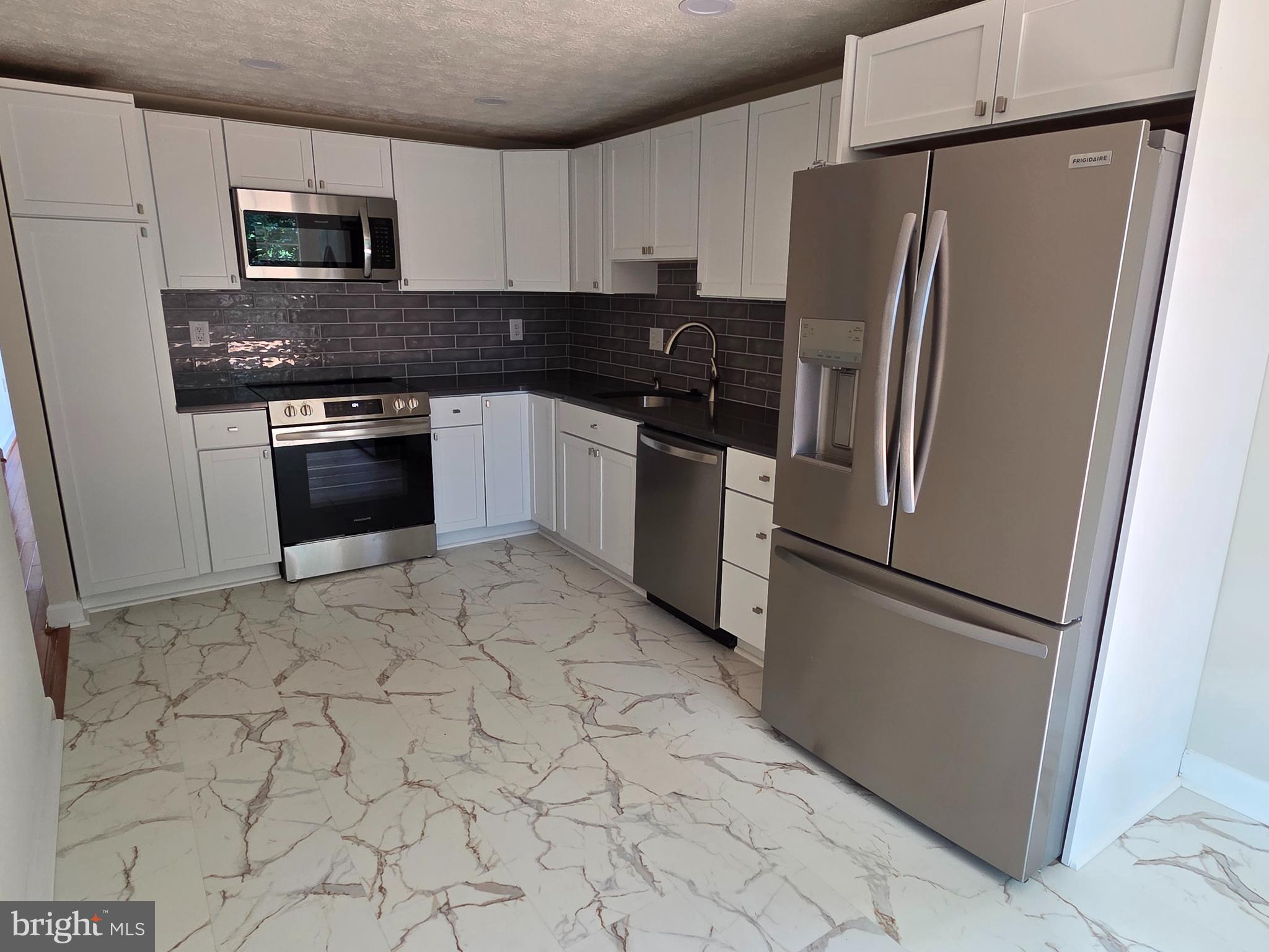 2528 VIVALDI LANE