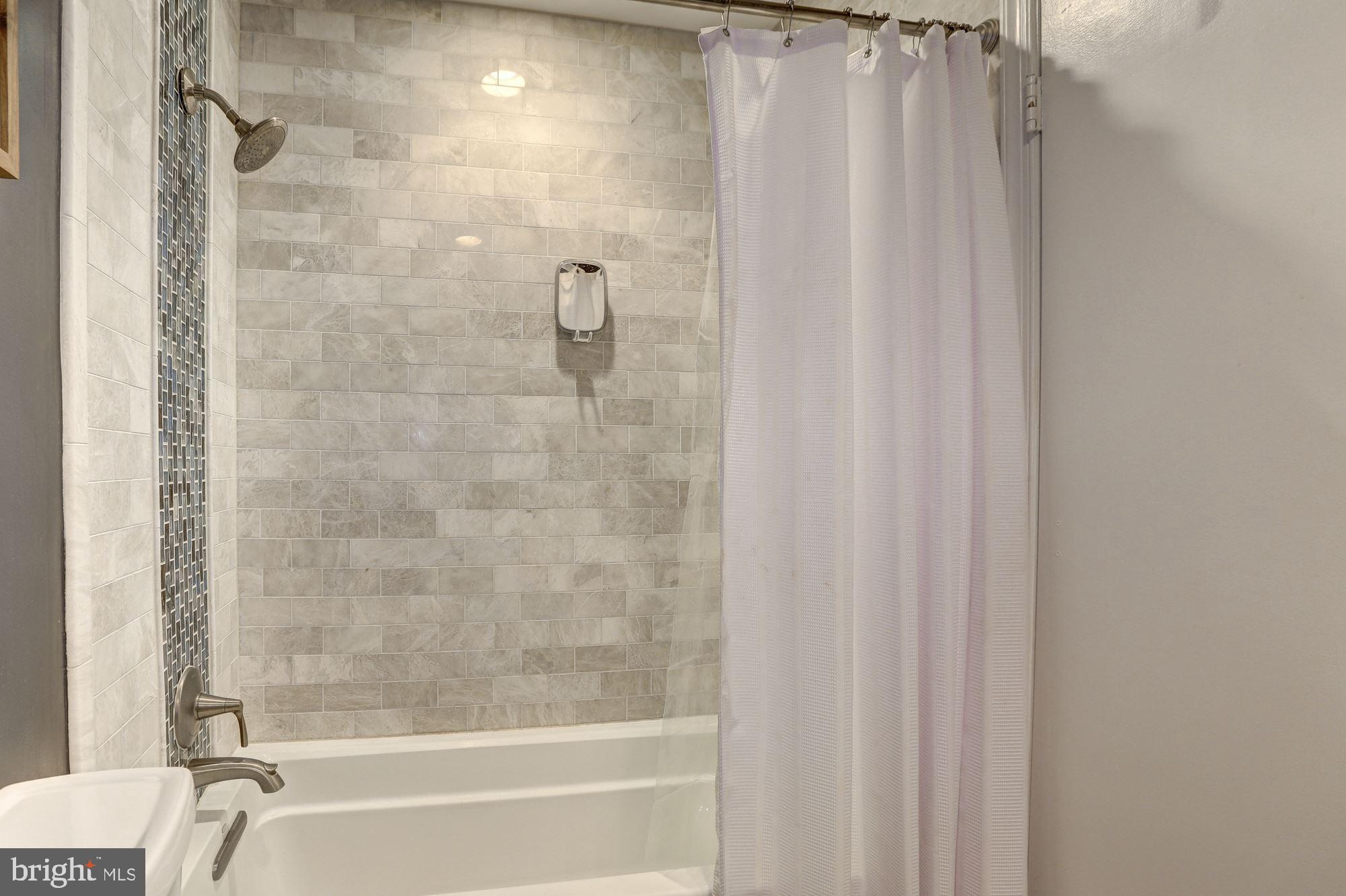 GLEN OAKS - Residential