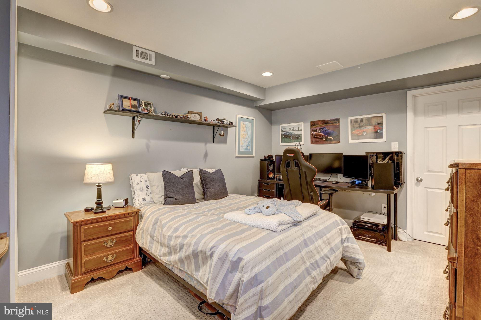 GLEN OAKS - Residential