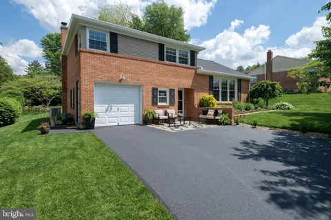 1061 Sundale Drive, York, PA 17402 - MLS#: PAYK2080952
