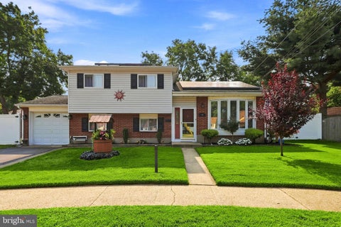Homes For Sale - 69 Lakeview<br/> HAMILTON, NJ 08620